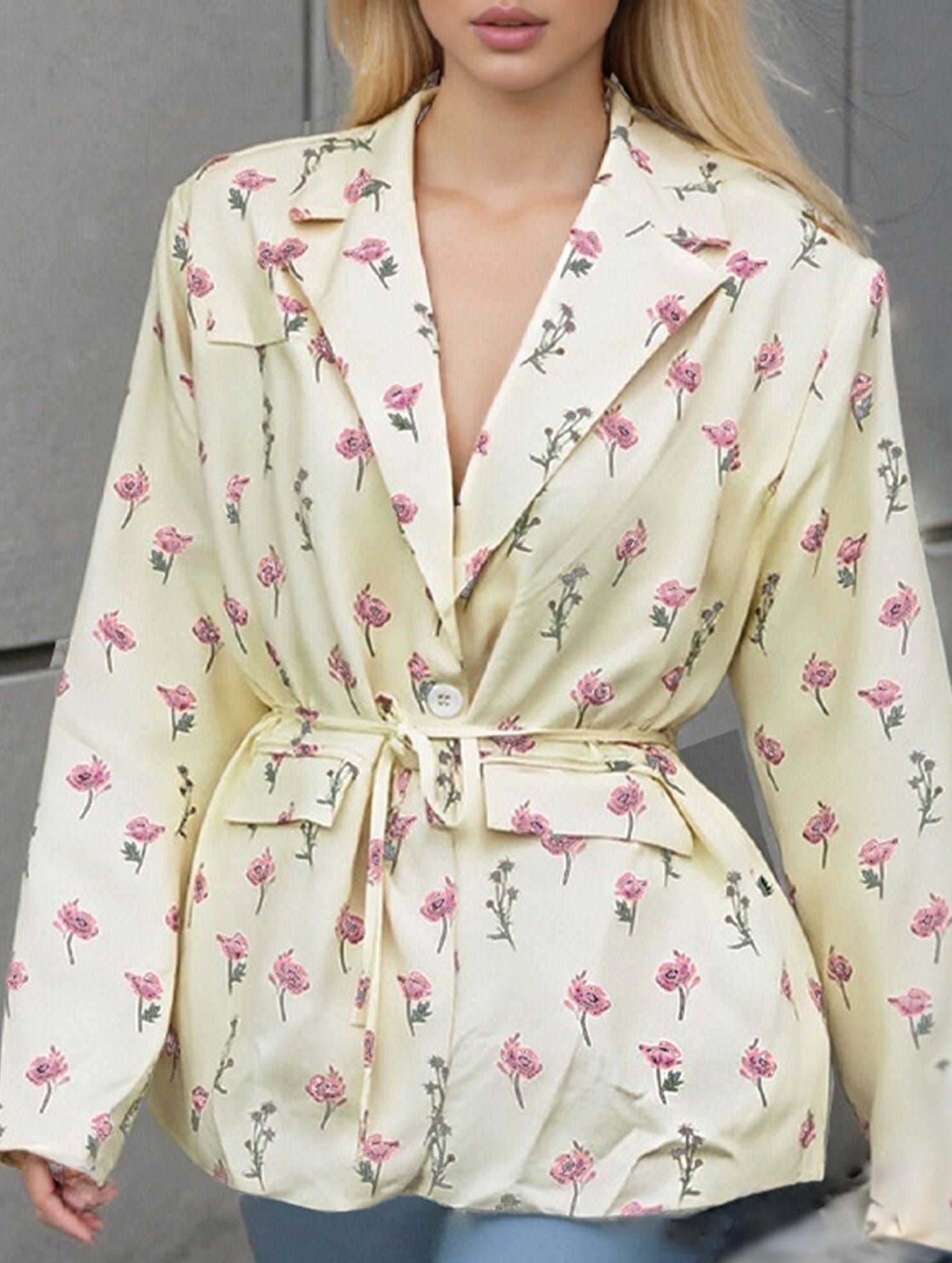 Elegant belted V-neck printed coat for women_CWOCO00755