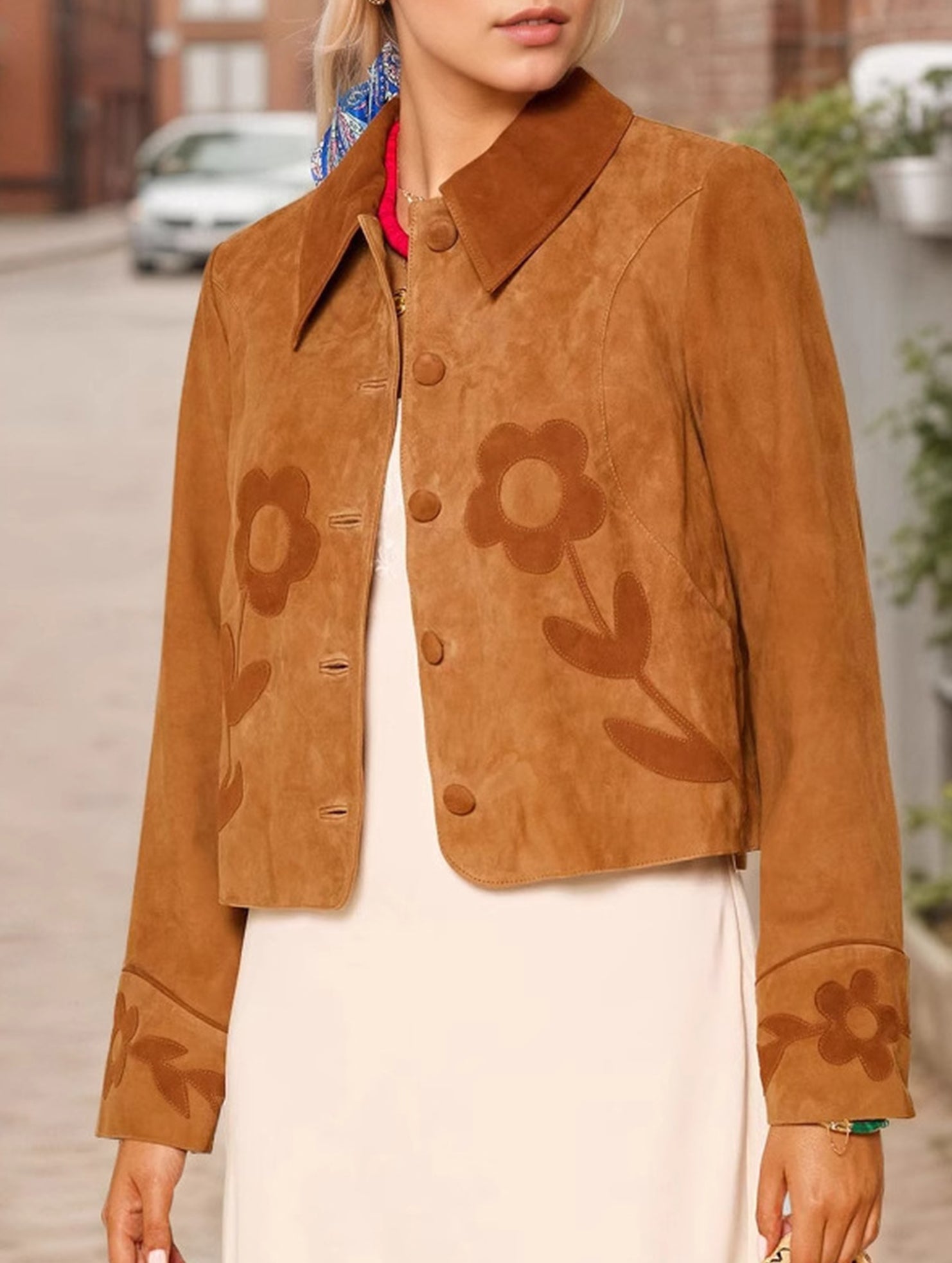 Versatile short flower-embellished lapel jacket