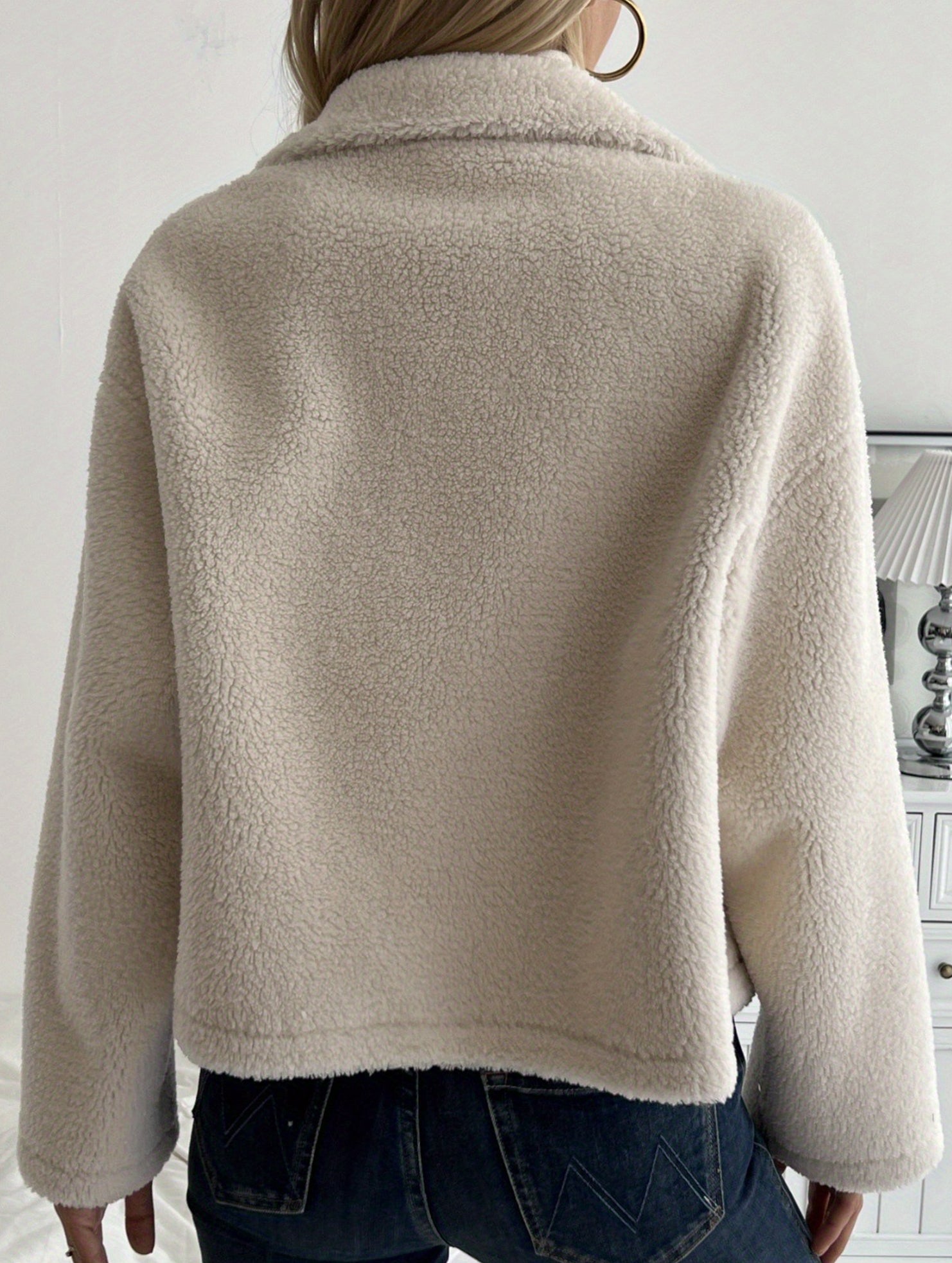 Warm and comfortable long-sleeved jacket