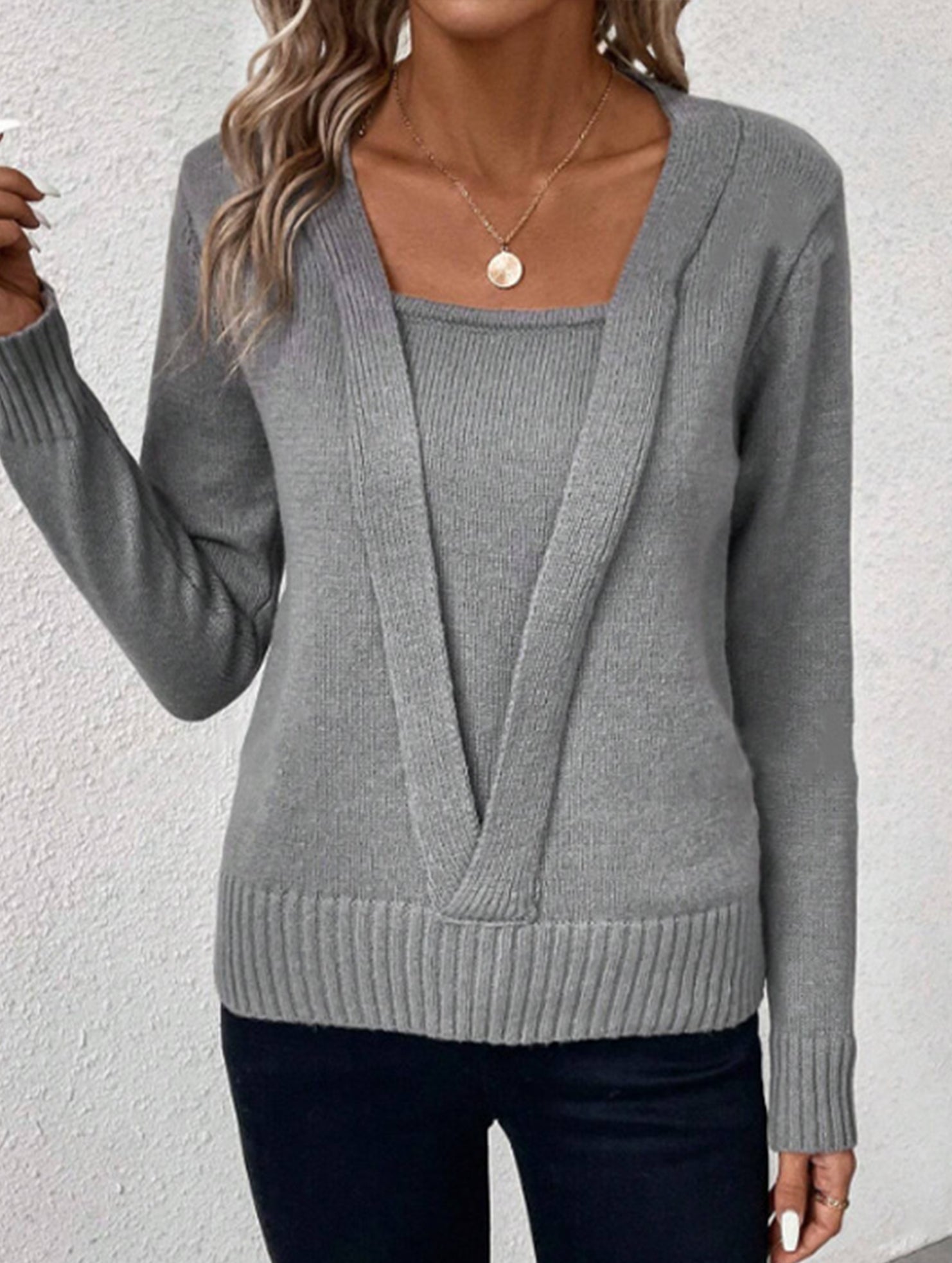 Pullover round neck solid color slim fit sweater
