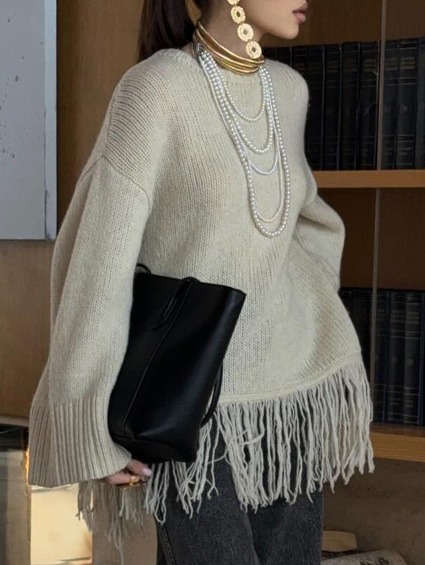 Fashionable loose tassel sweater