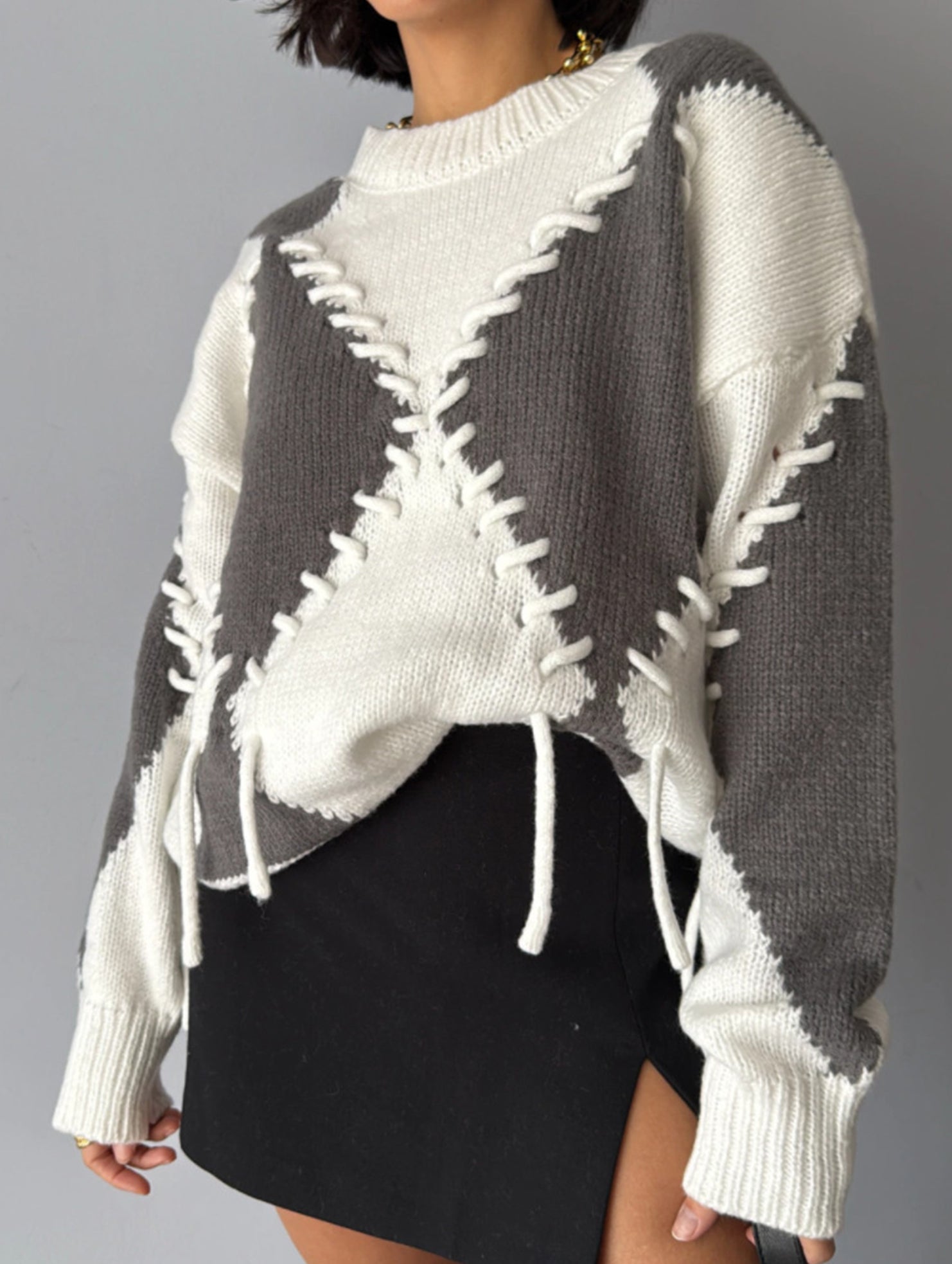 Crew neck long sleeve contrast color sweater
