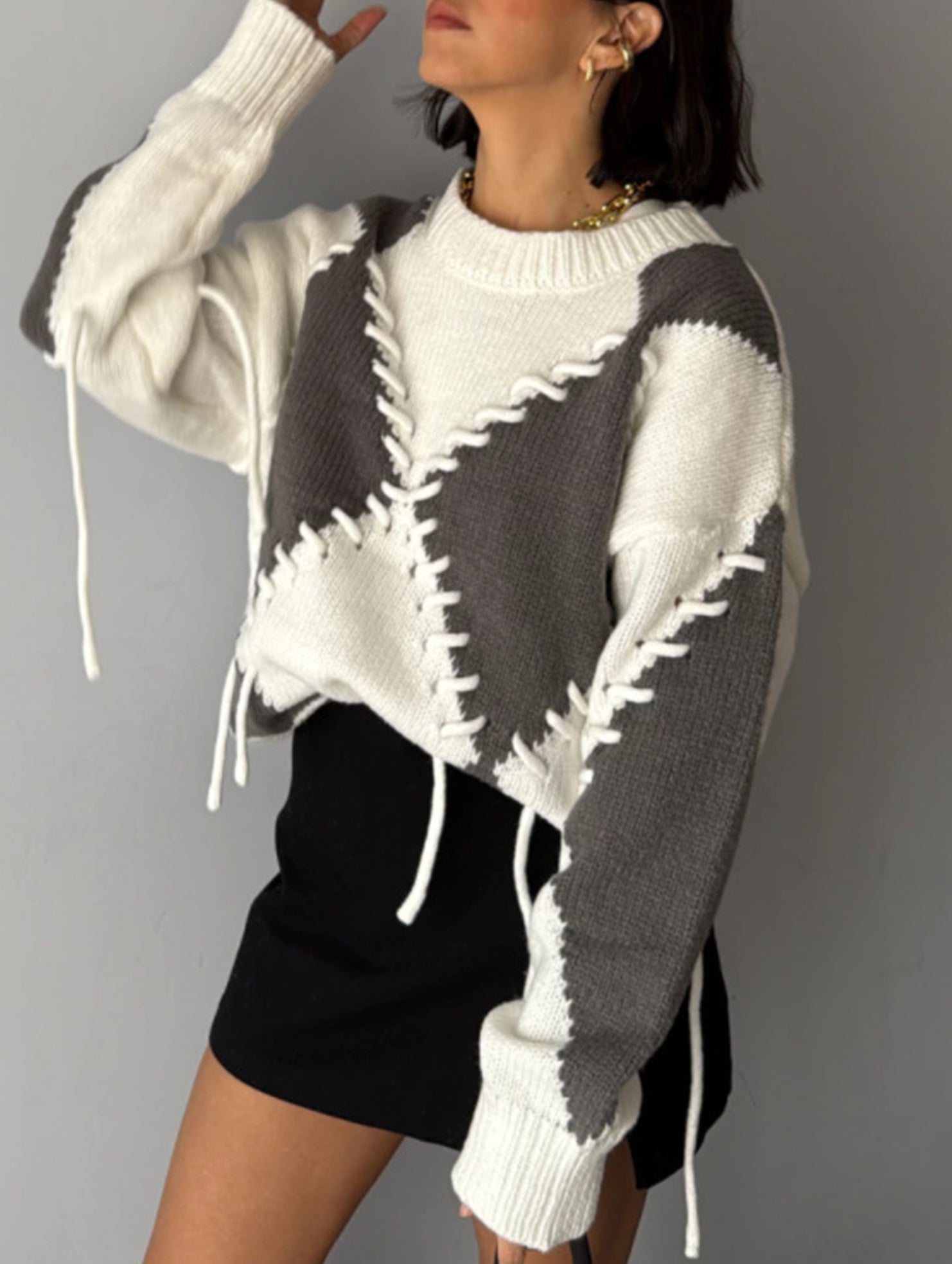 Crew neck long sleeve contrast color sweater