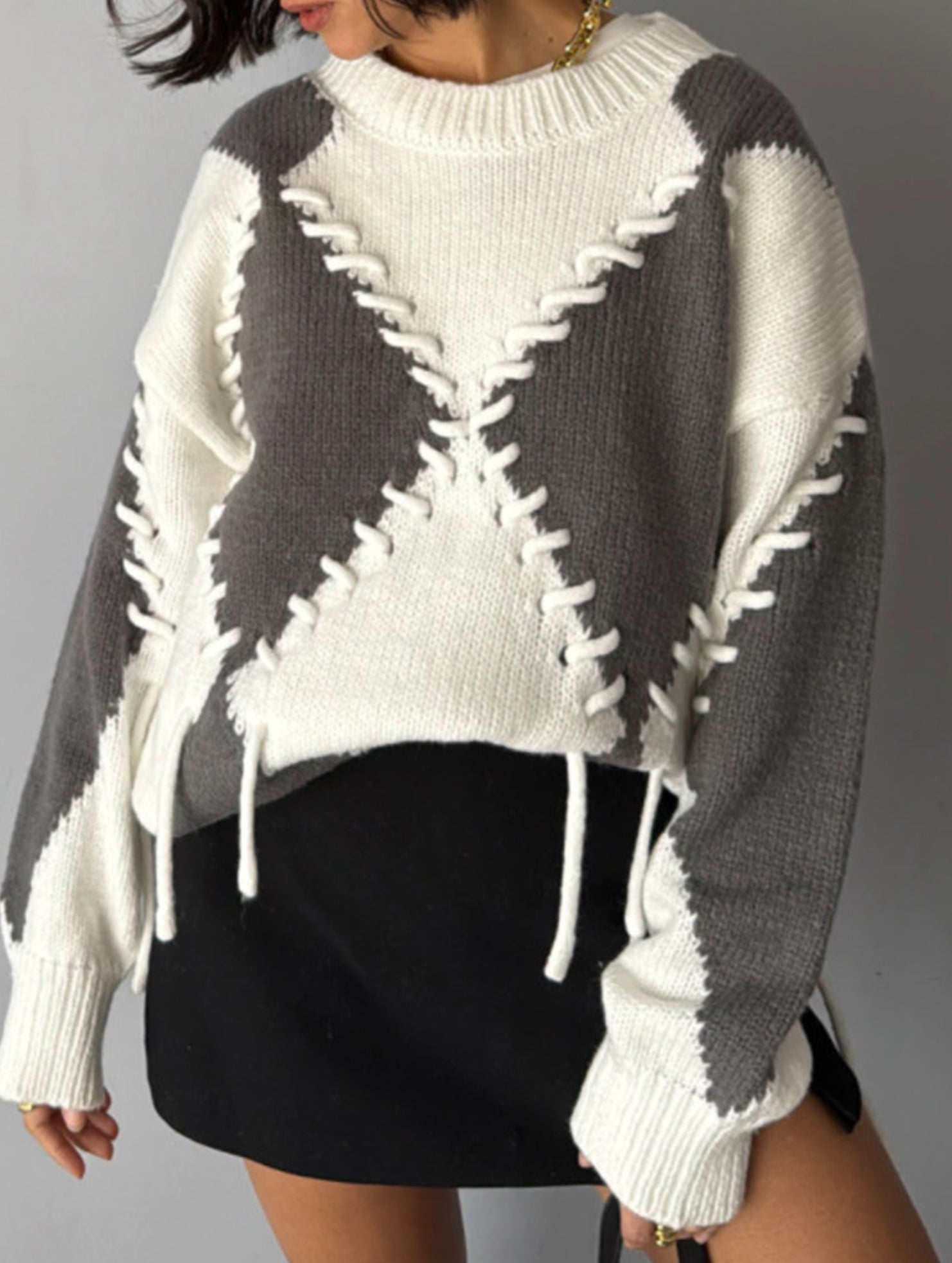 Crew neck long sleeve contrast color sweater