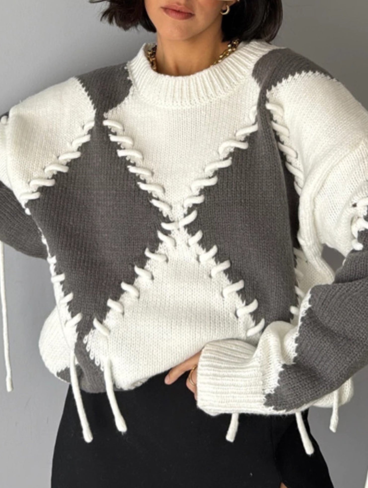 Crew neck long sleeve contrast color sweater