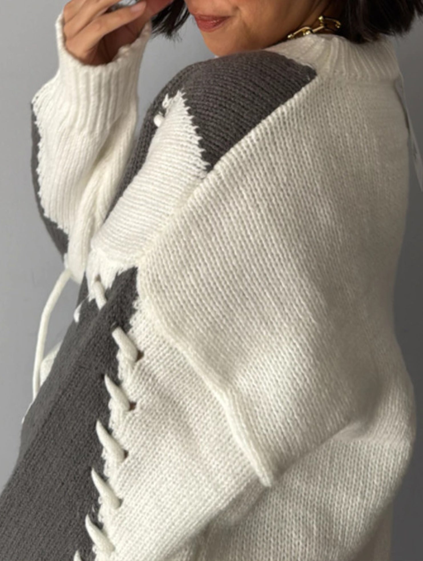 Crew neck long sleeve contrast color sweater