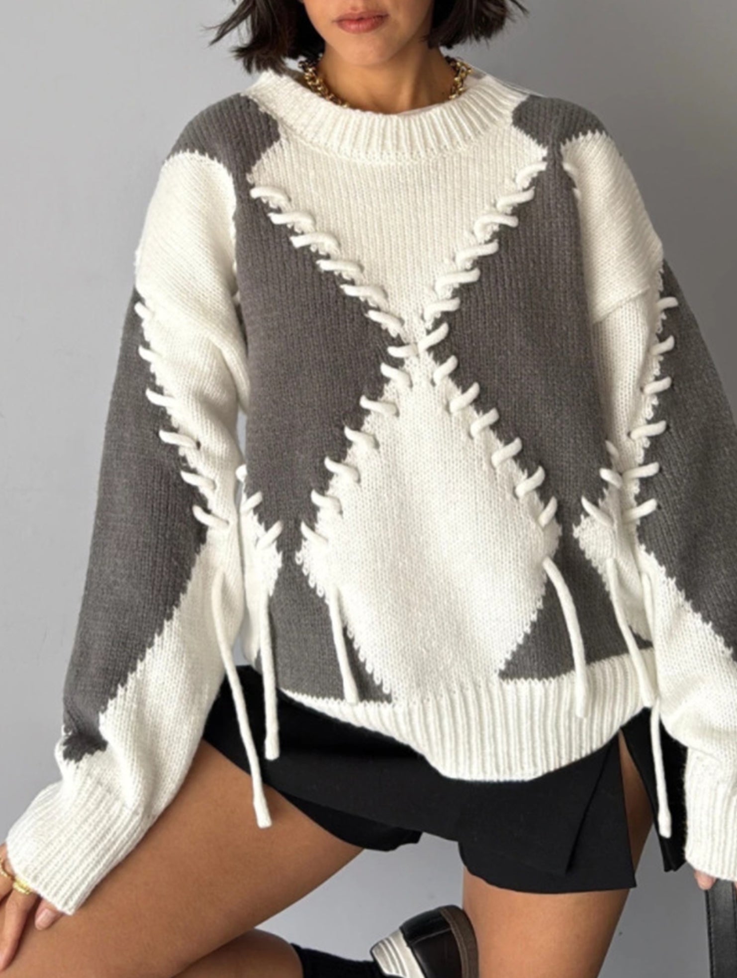 Crew neck long sleeve contrast color sweater