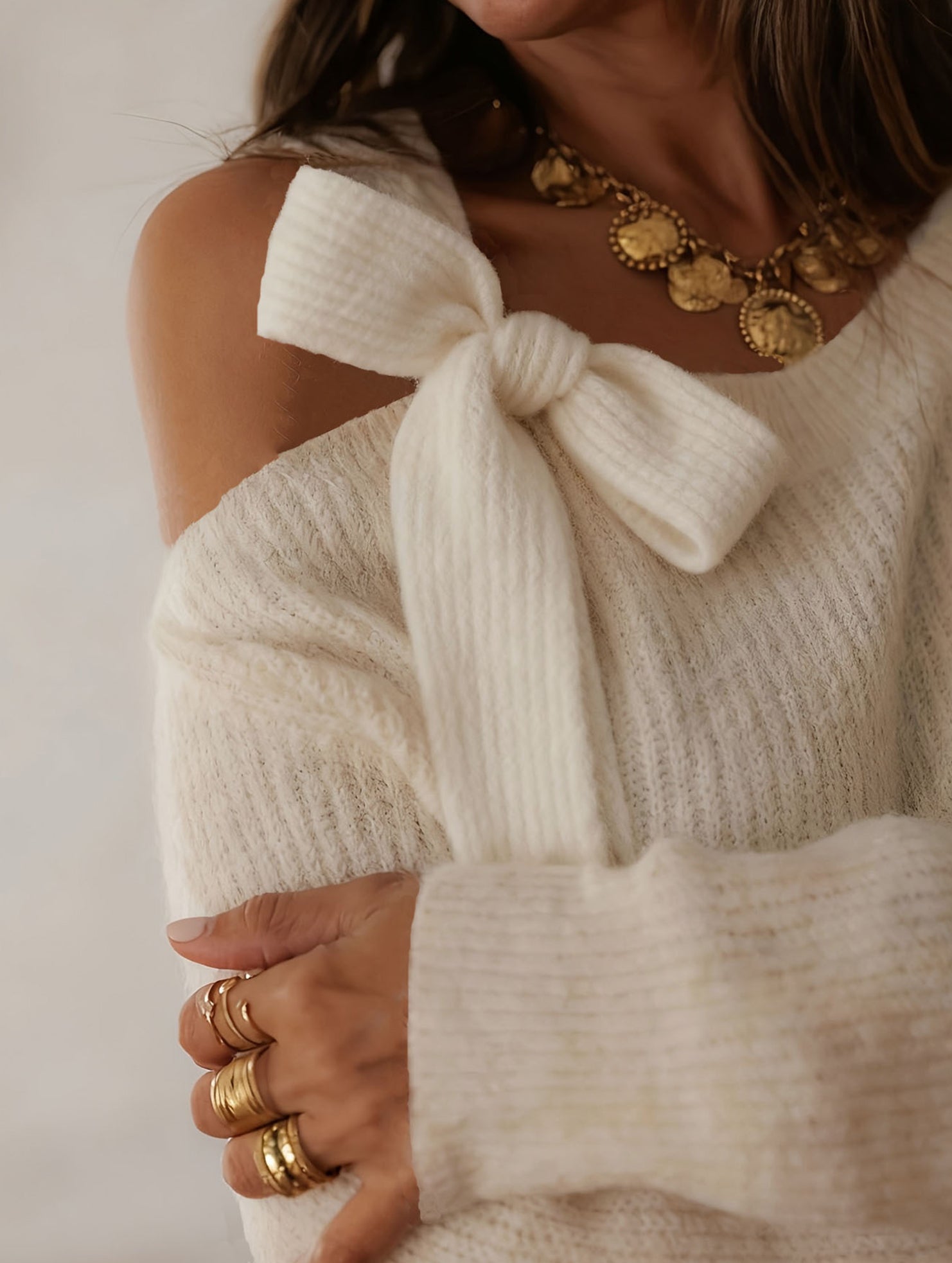 Solid color knitted tie sweater