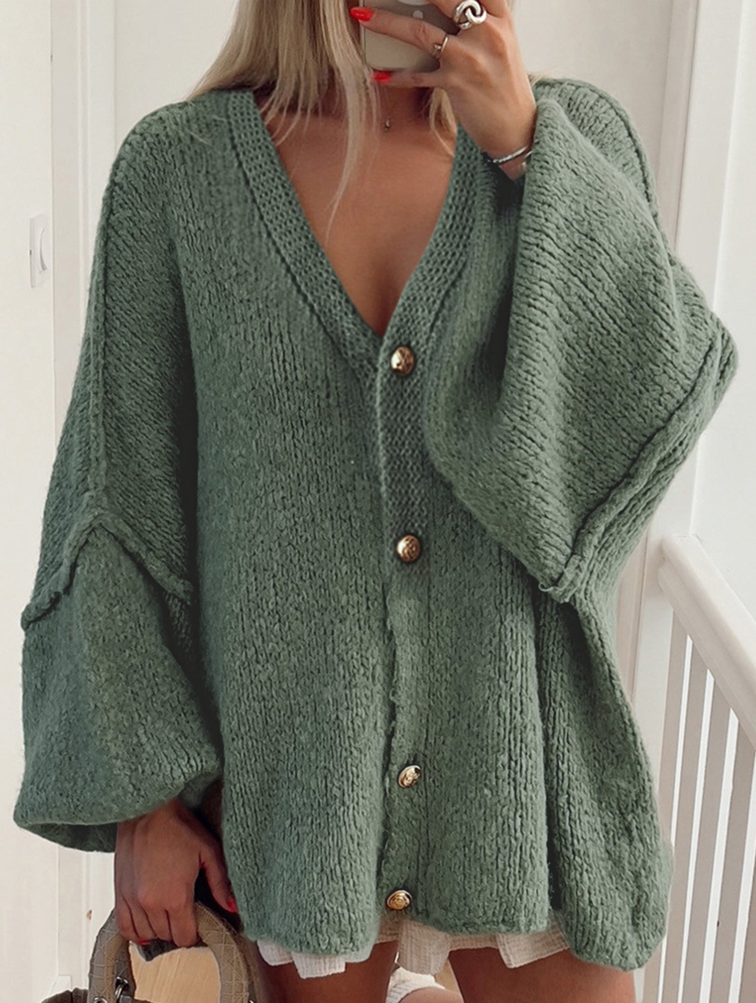loose and relaxed v-neck knit cardigan