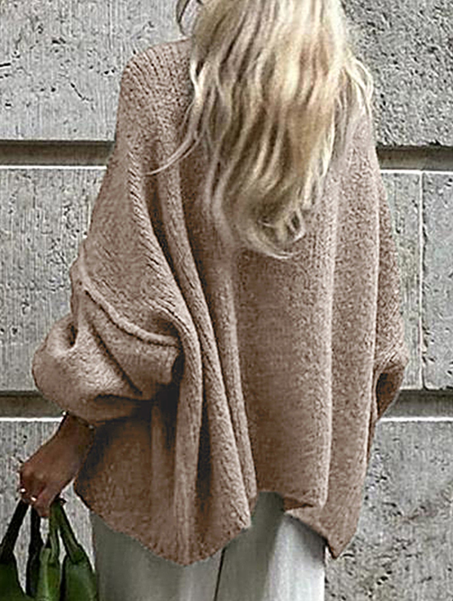 loose and relaxed v-neck knit cardigan