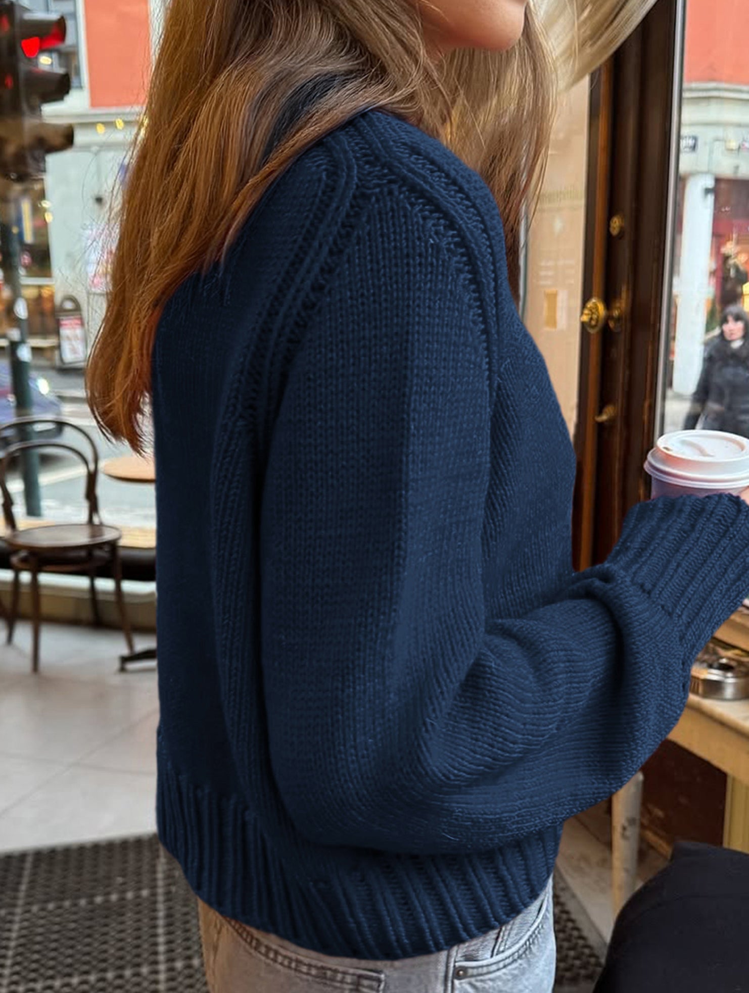 retro-style loose-fitting short knit sweater