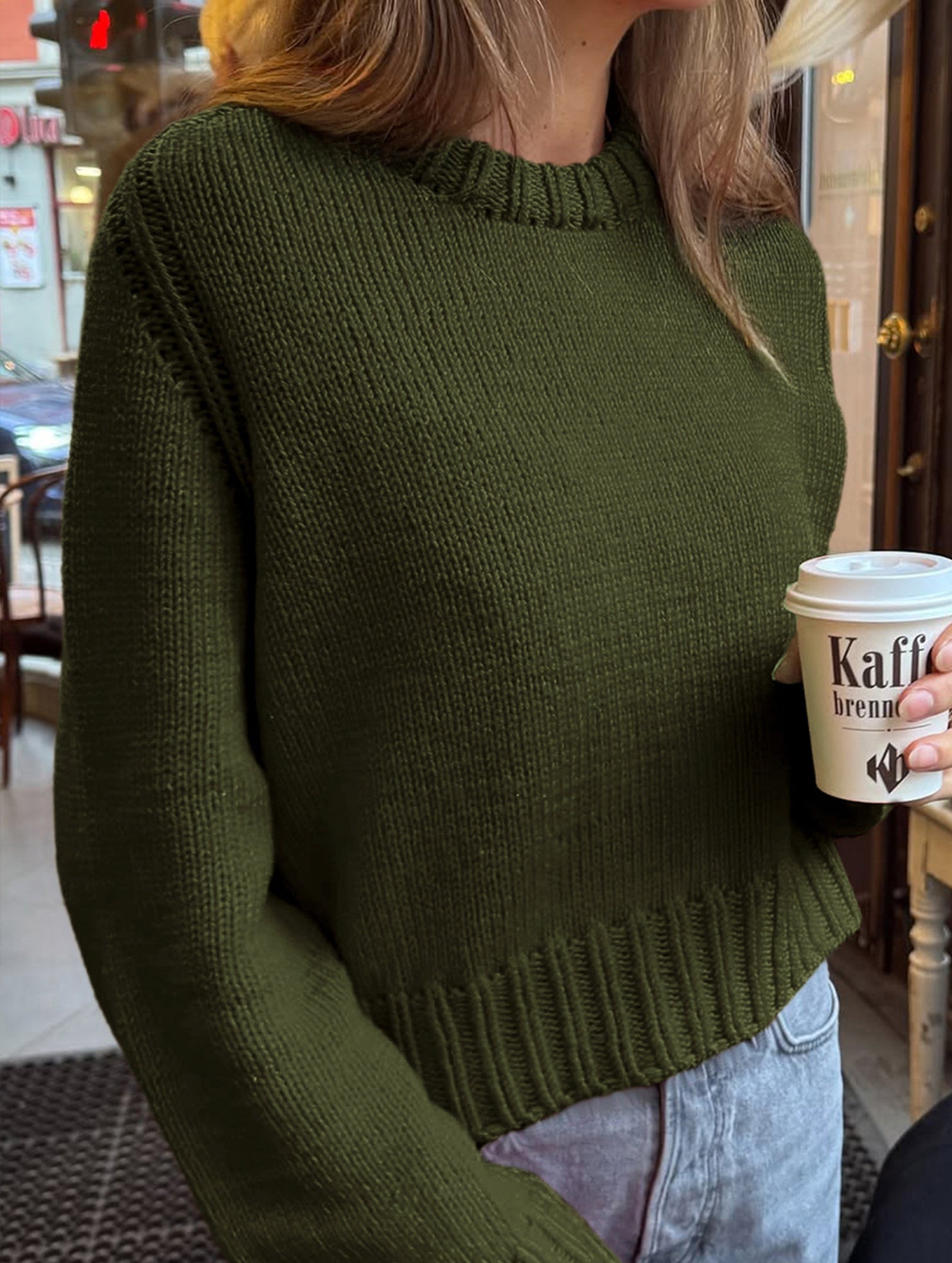 retro-style loose-fitting short knit sweater