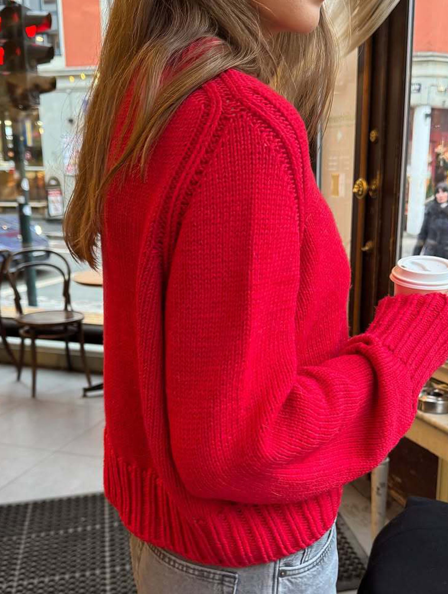 retro-style loose-fitting short knit sweater