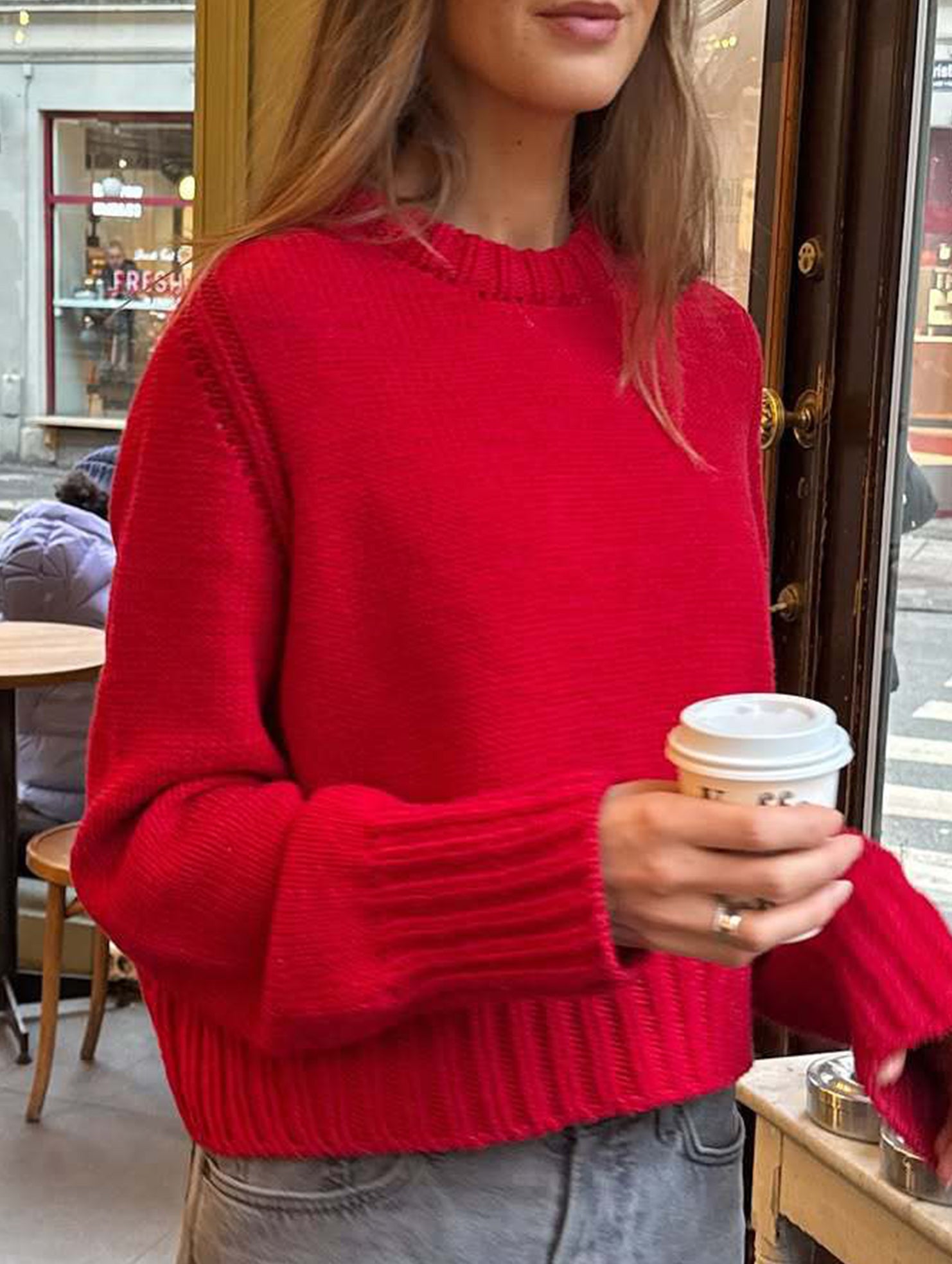 retro-style loose-fitting short knit sweater