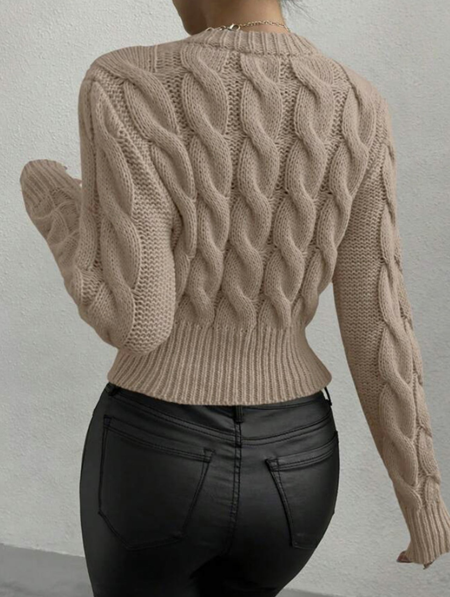 Solid color cable knit crew neck pullover sweater