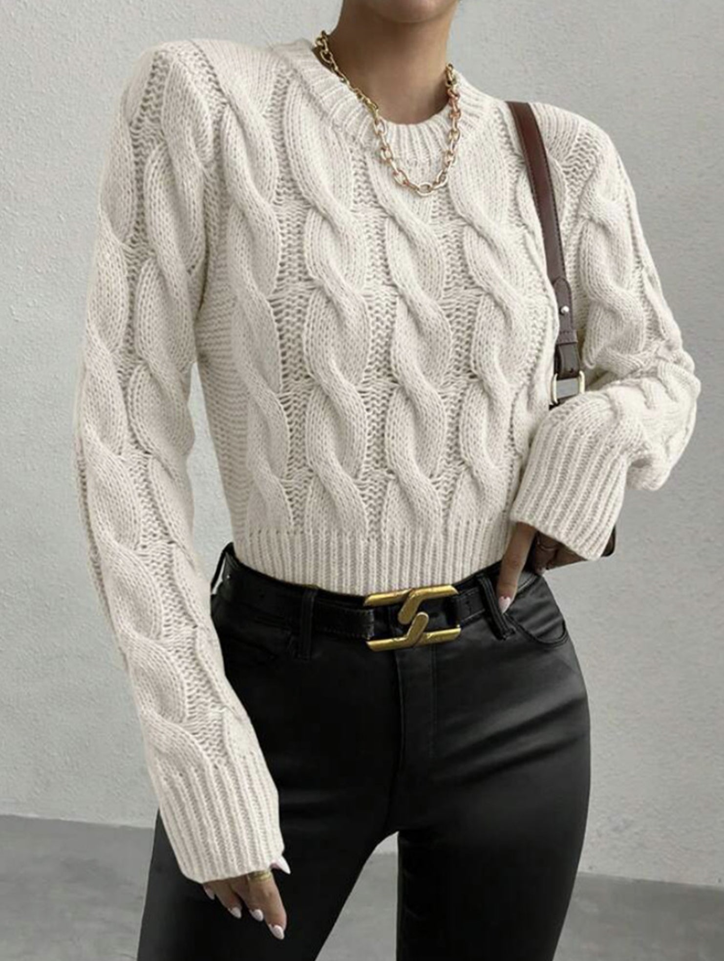 Solid color cable knit crew neck pullover sweater