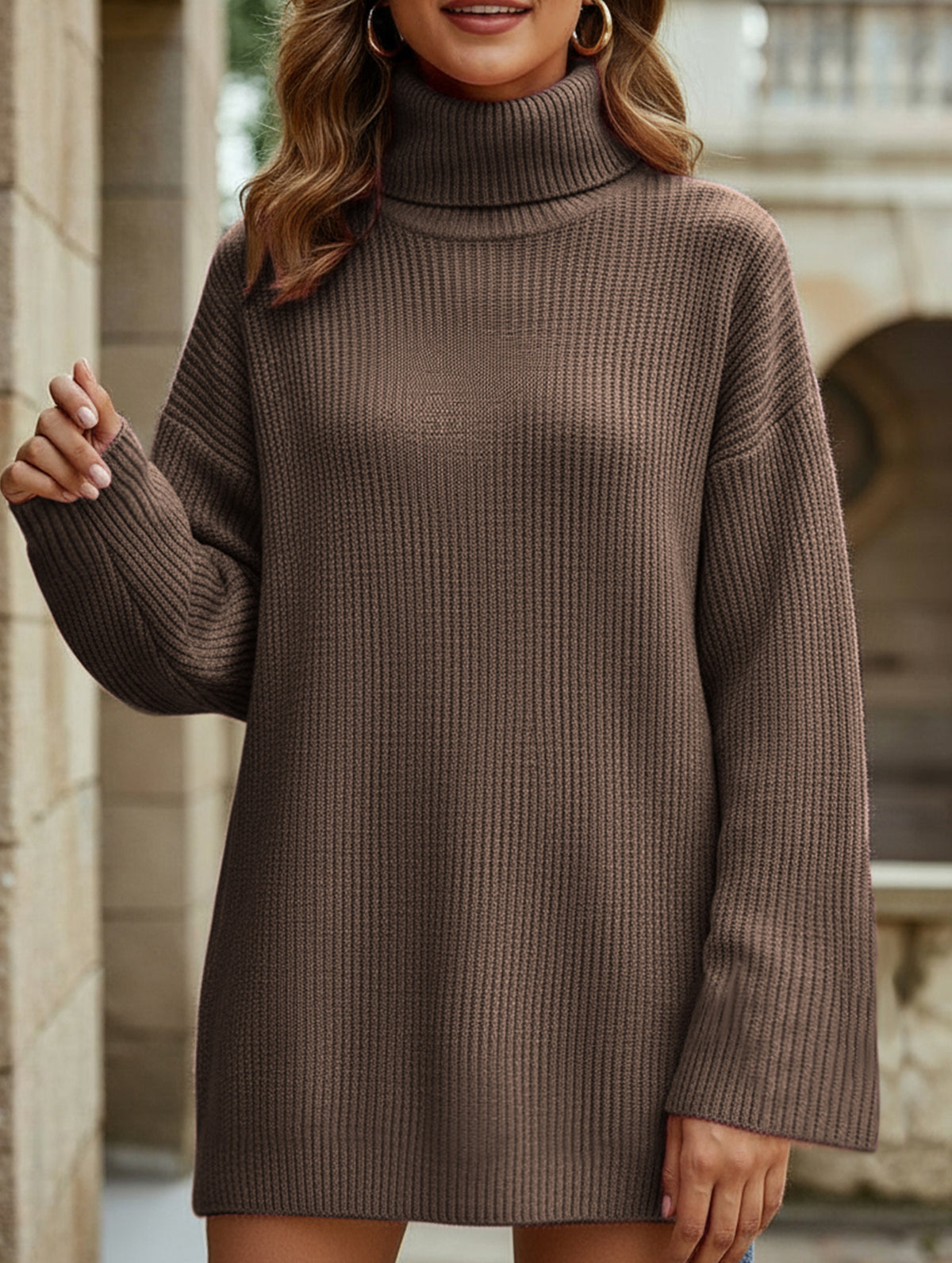 Loose-fitting solid color turtleneck sweater