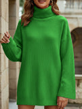 Loose-fitting solid color turtleneck sweater