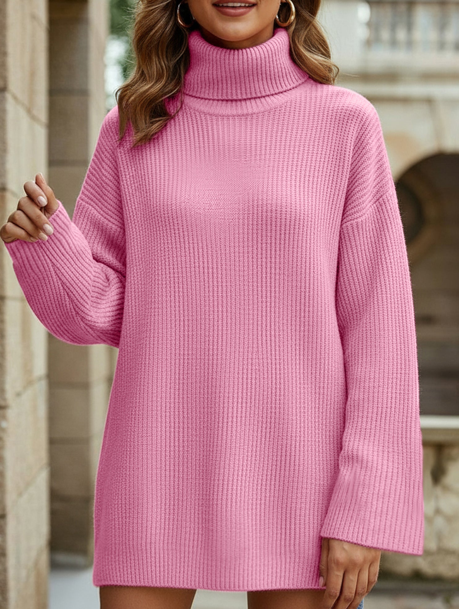 Loose-fitting solid color turtleneck sweater