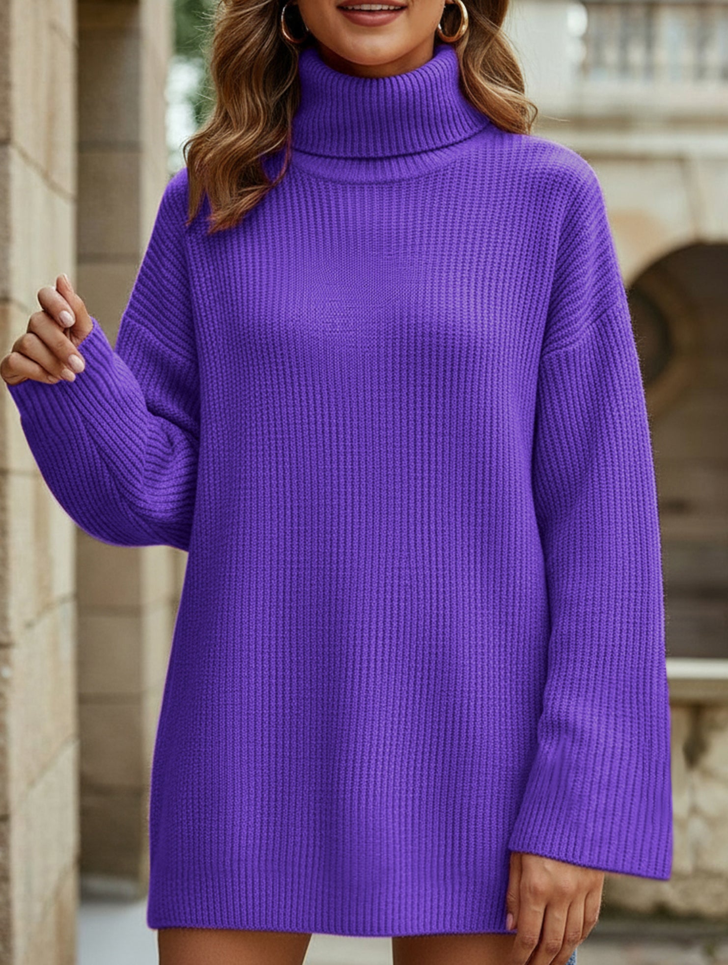 Loose-fitting solid color turtleneck sweater