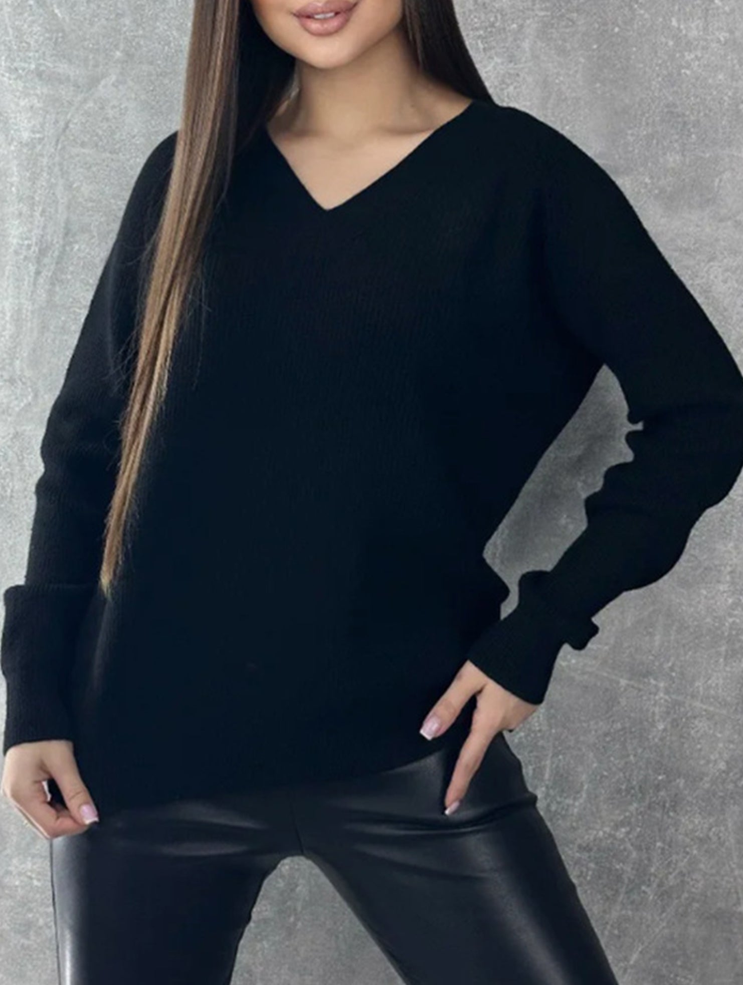 Solid color pullover V-neck sweater