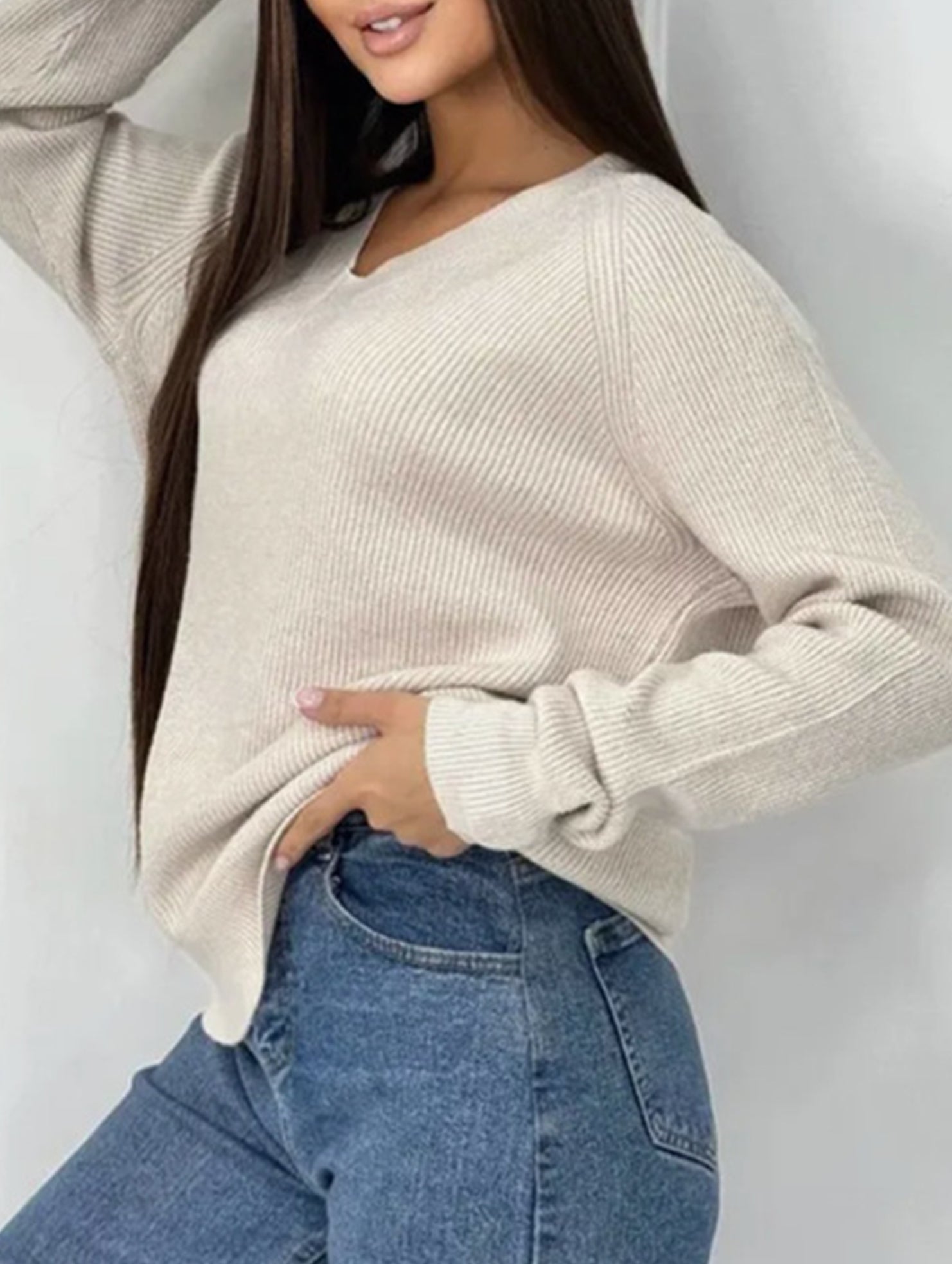 Solid color pullover V-neck sweater