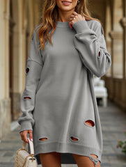 Loose-fitting crew neck ripped sweater