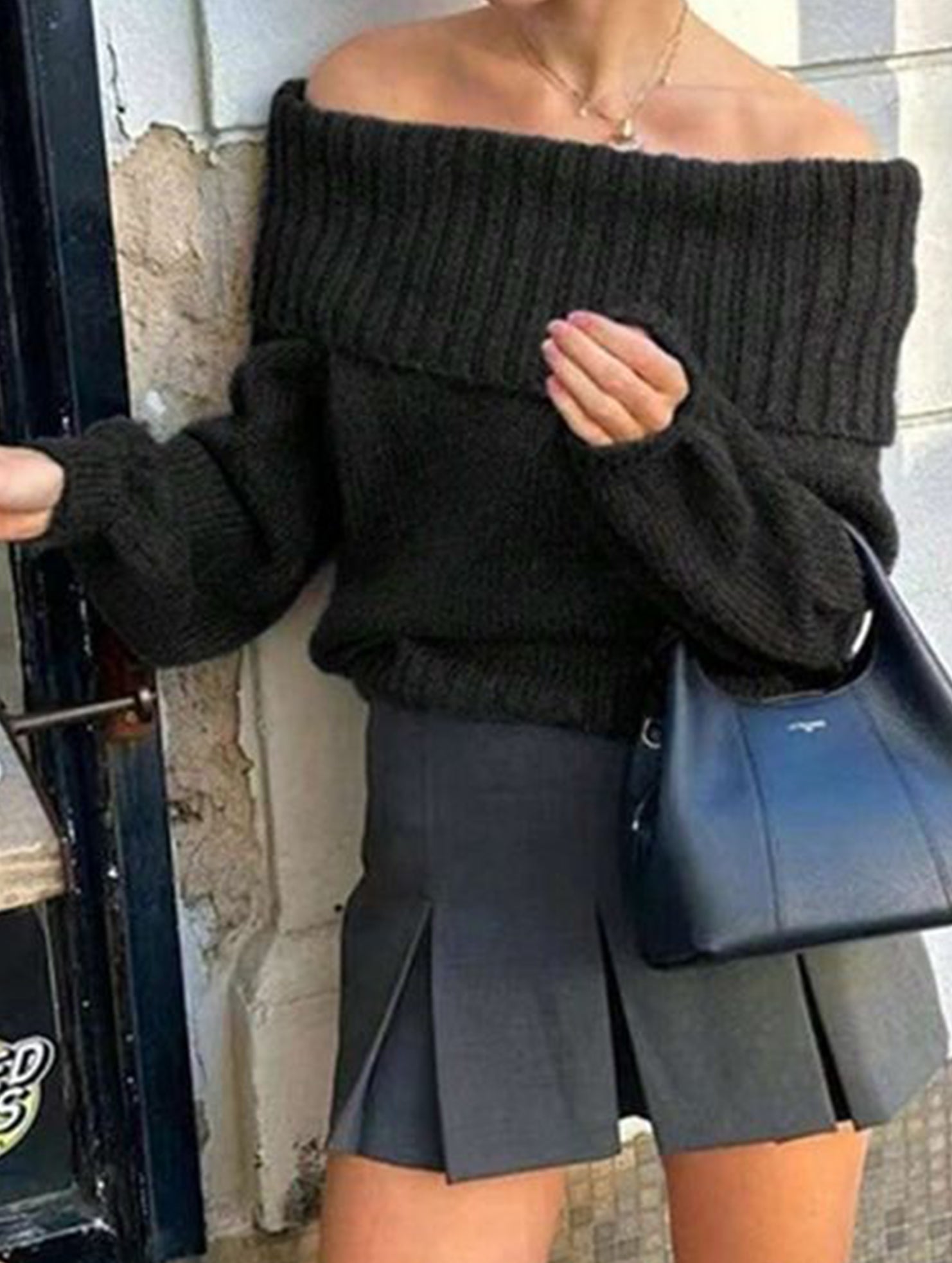 Simple off-shoulder slim-fit knit sweater