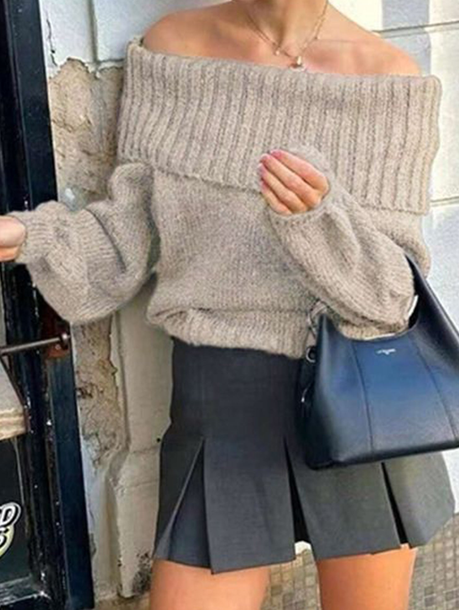 Simple off-shoulder slim-fit knit sweater