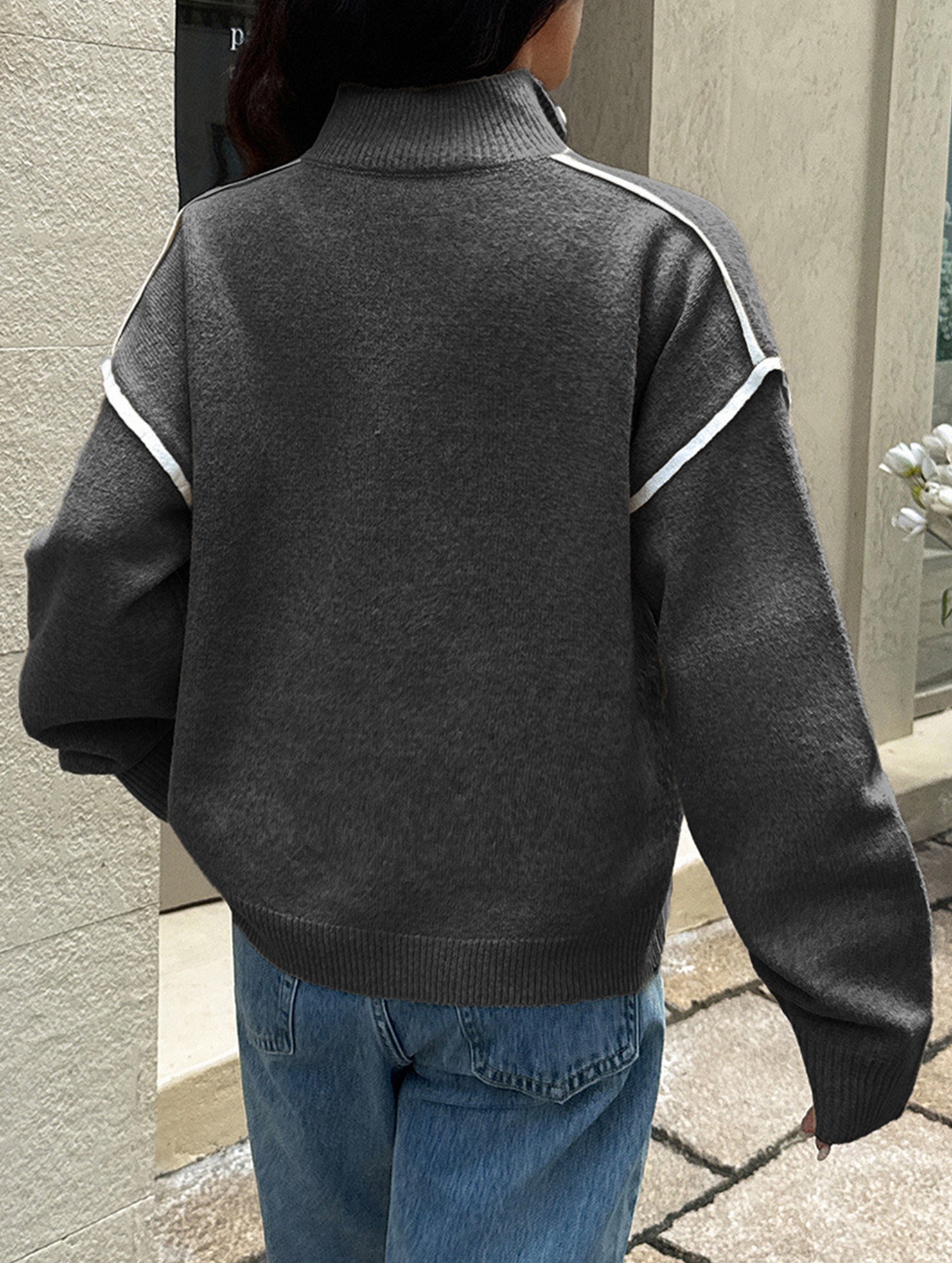 Simple solid color long-sleeved zip-up sweater