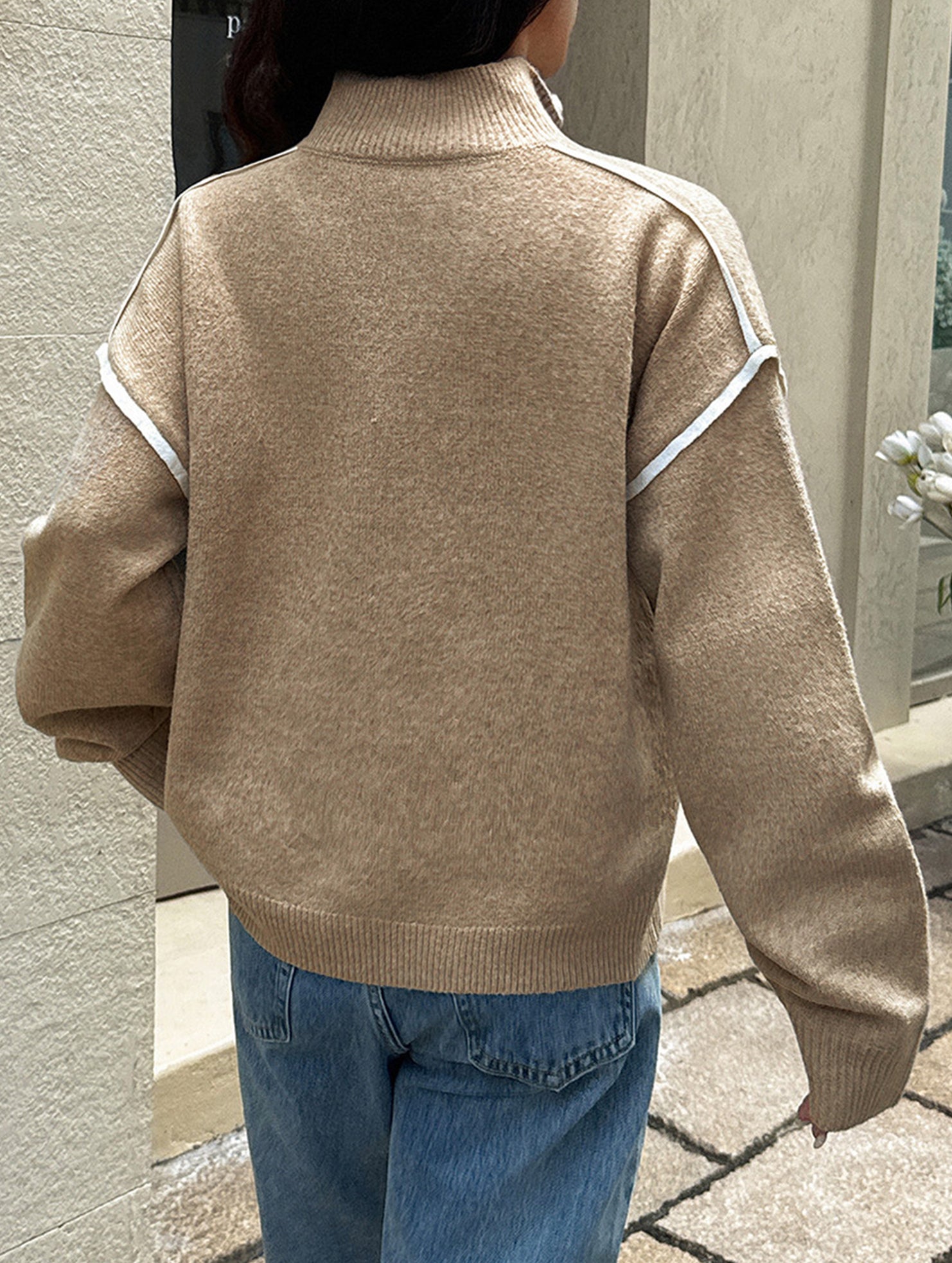 Simple solid color long-sleeved zip-up sweater