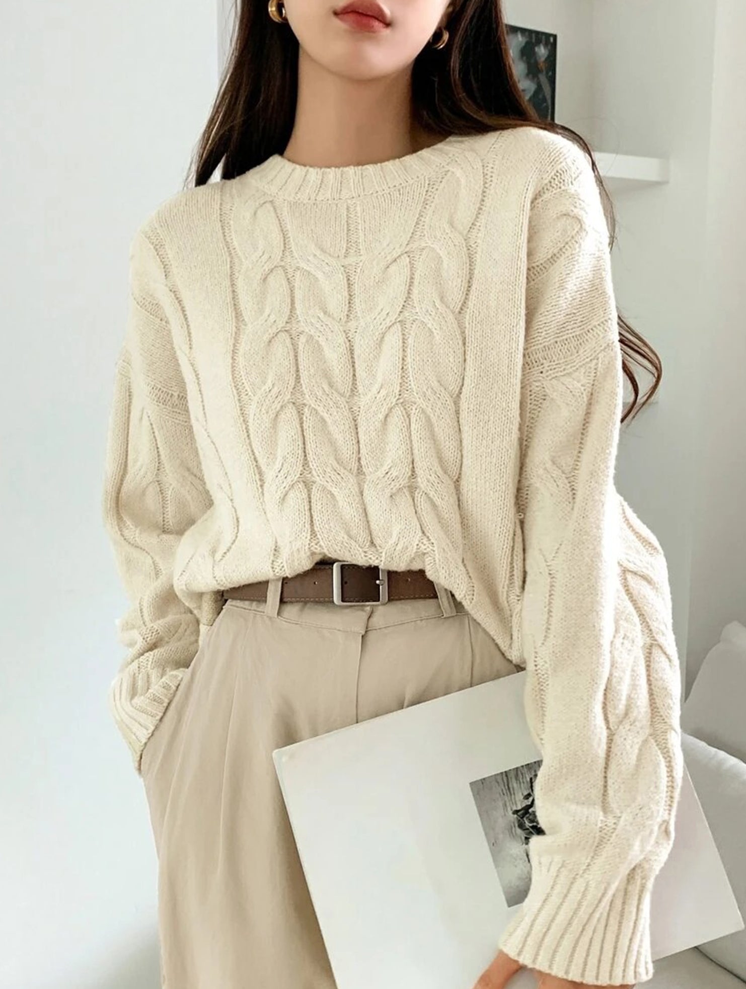 Versatile loose-fitting crew neck knit sweater