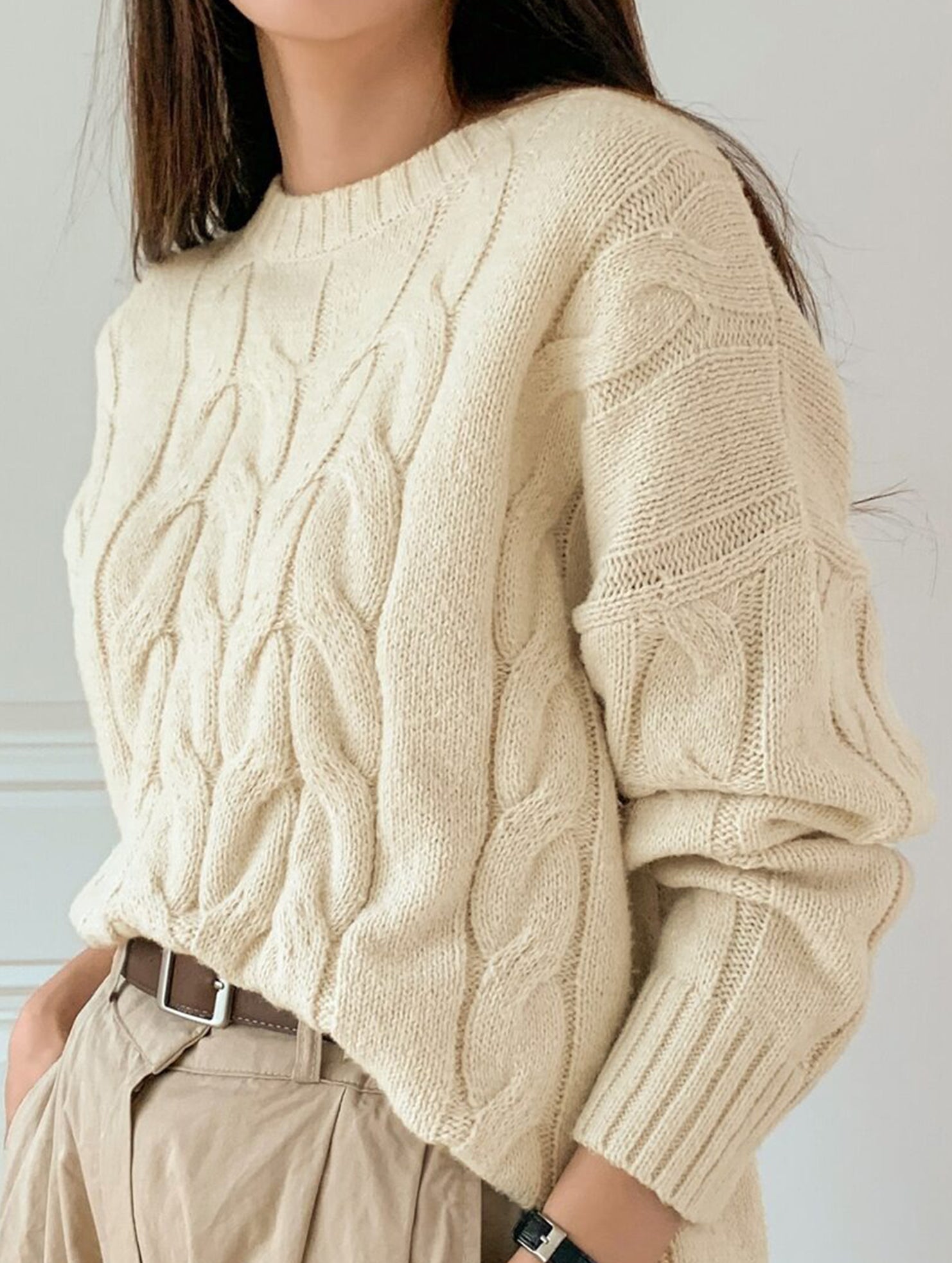 Versatile loose-fitting crew neck knit sweater