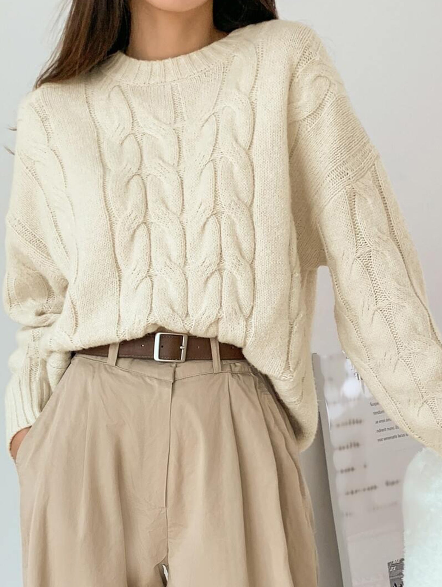 Versatile loose-fitting crew neck knit sweater