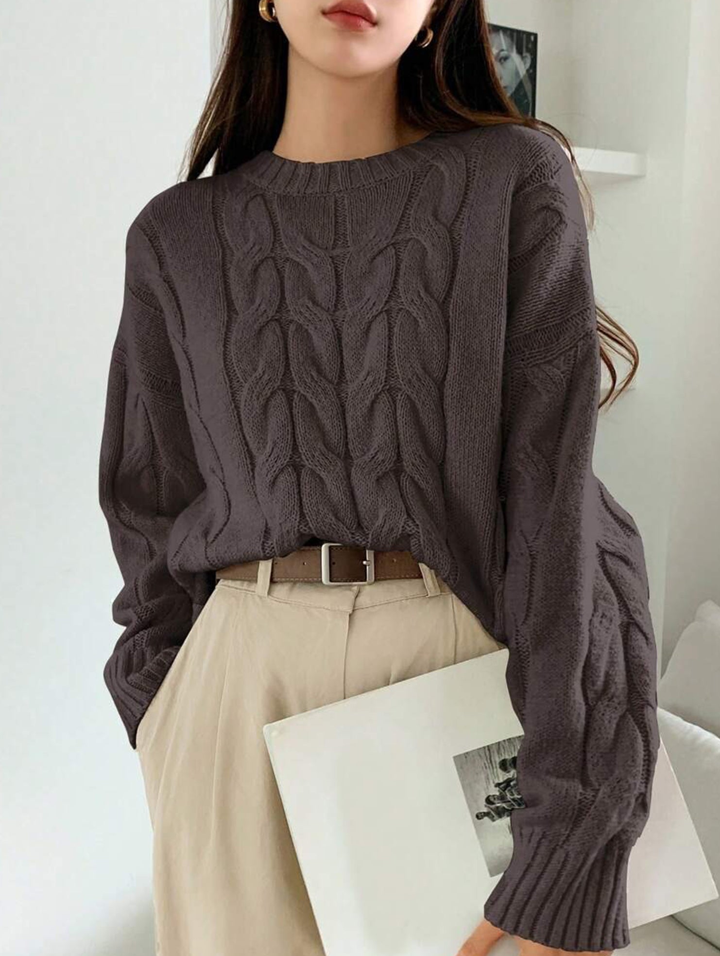 Versatile loose-fitting crew neck knit sweater