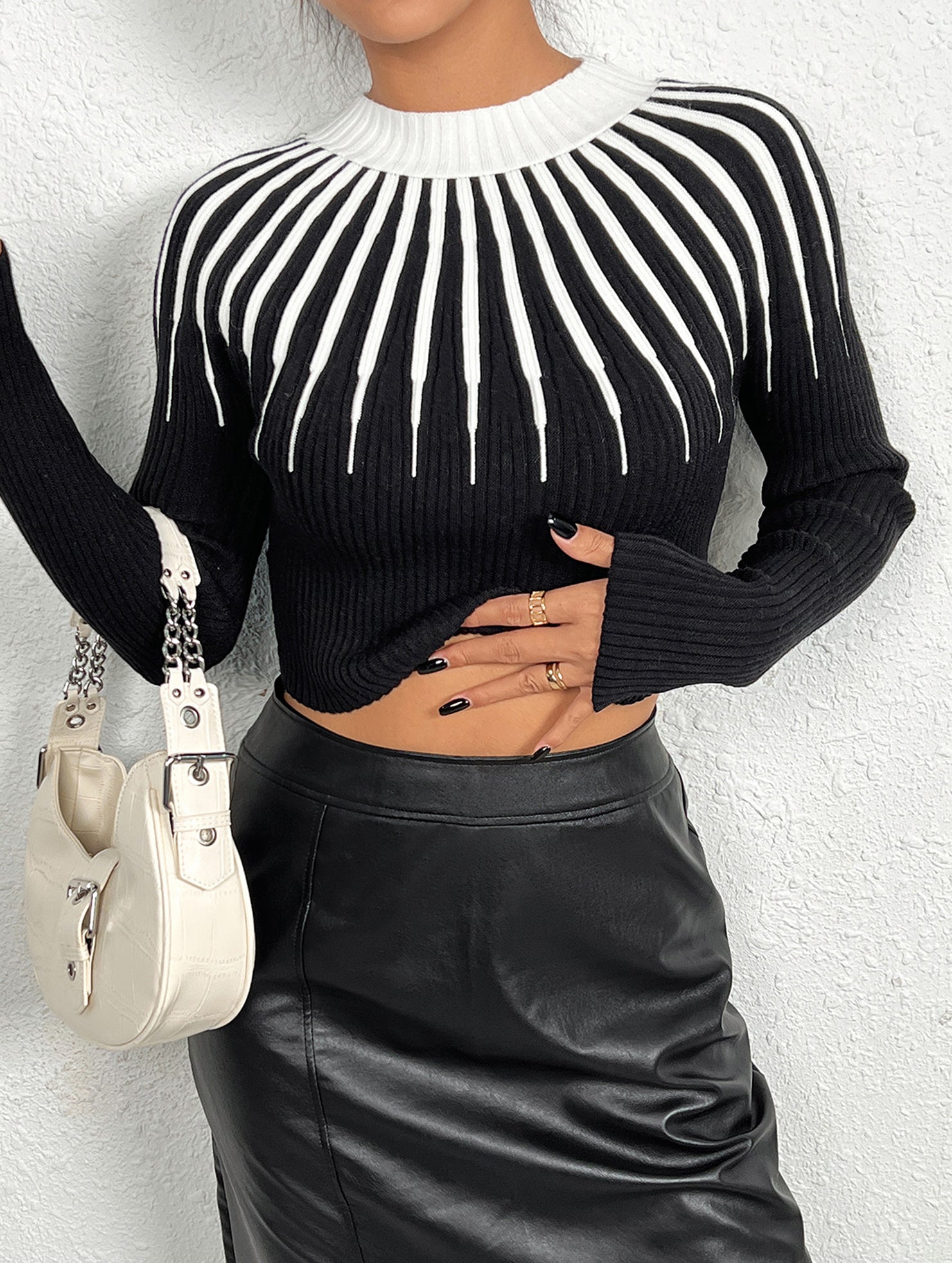 Stylish round neck striped knit sweater
