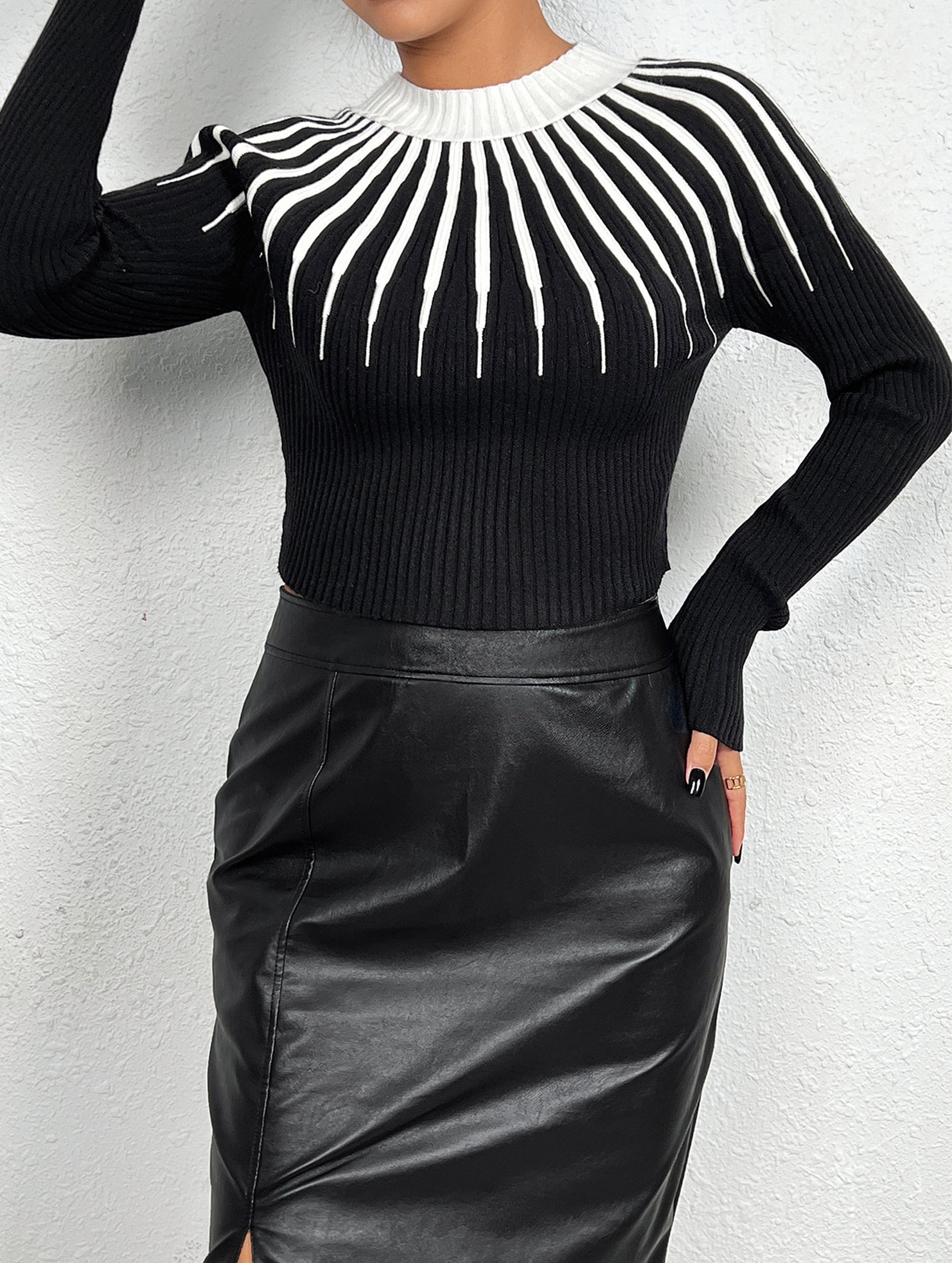 Stylish round neck striped knit sweater