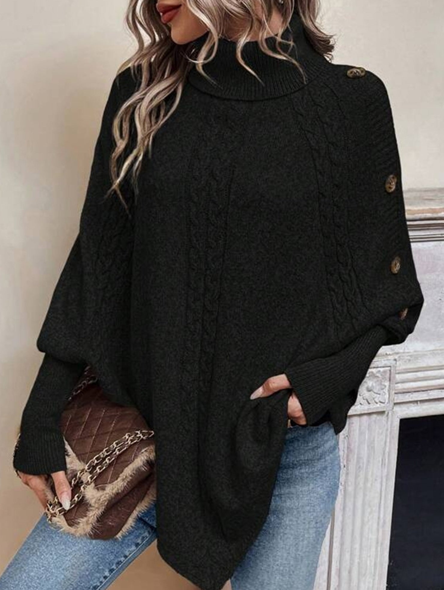 Stylish turtleneck long-sleeved knitwear