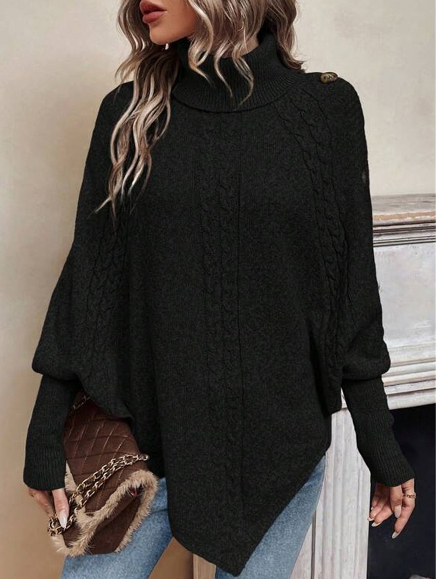 Stylish turtleneck long-sleeved knitwear