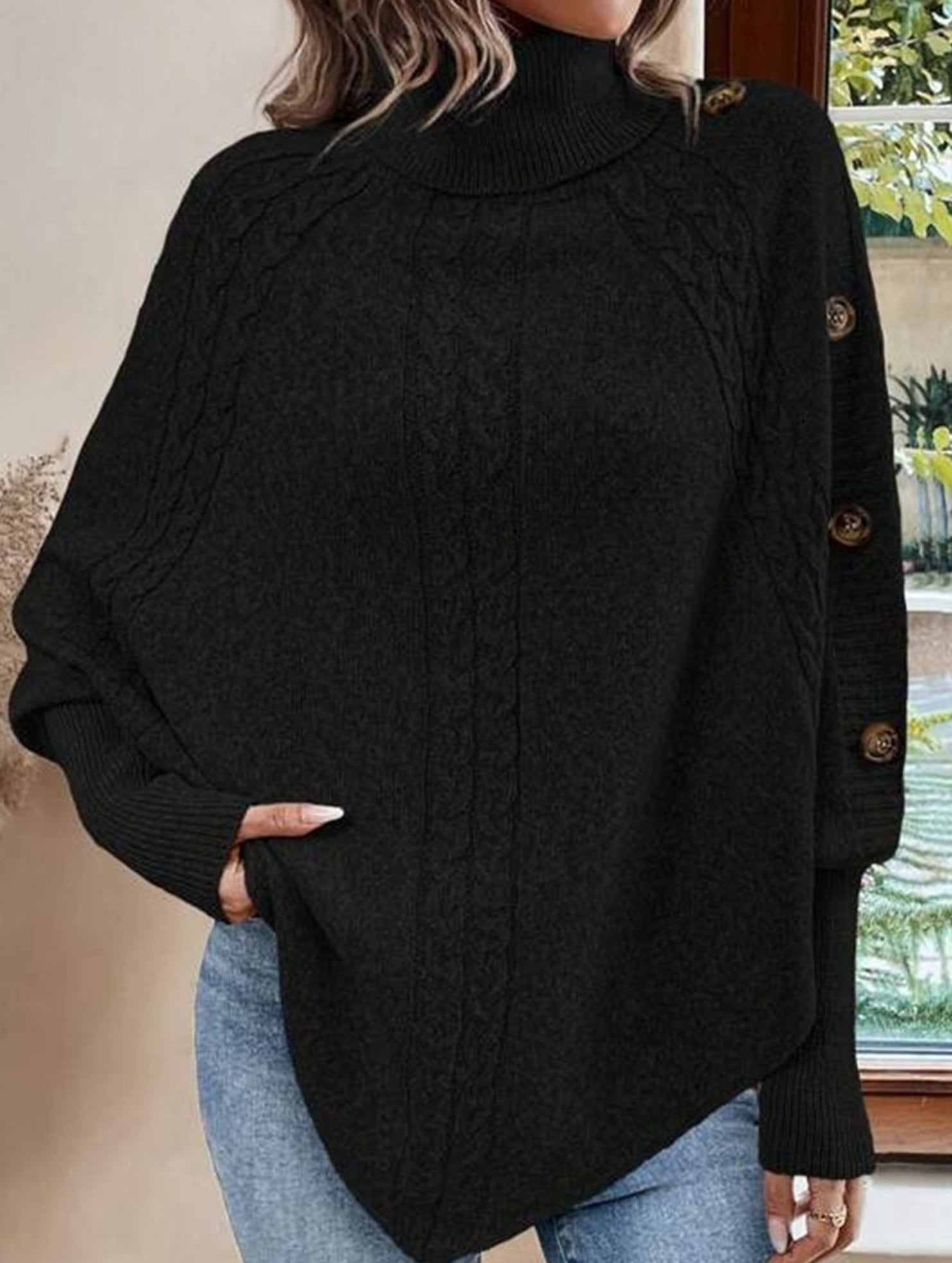 Stylish turtleneck long-sleeved knitwear