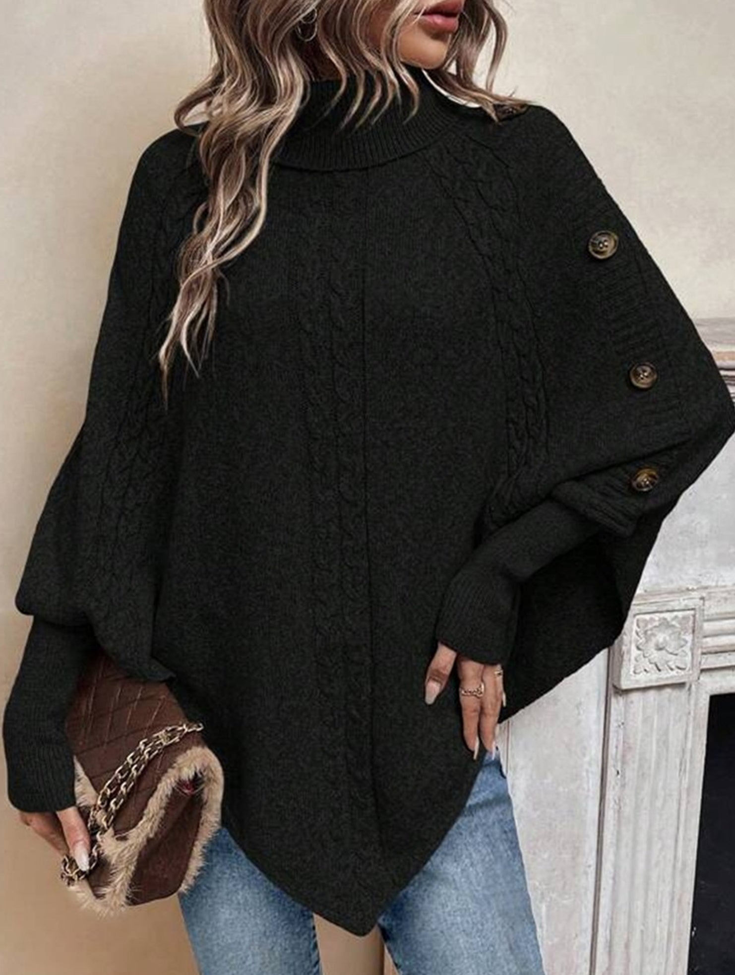 Stylish turtleneck long-sleeved knitwear