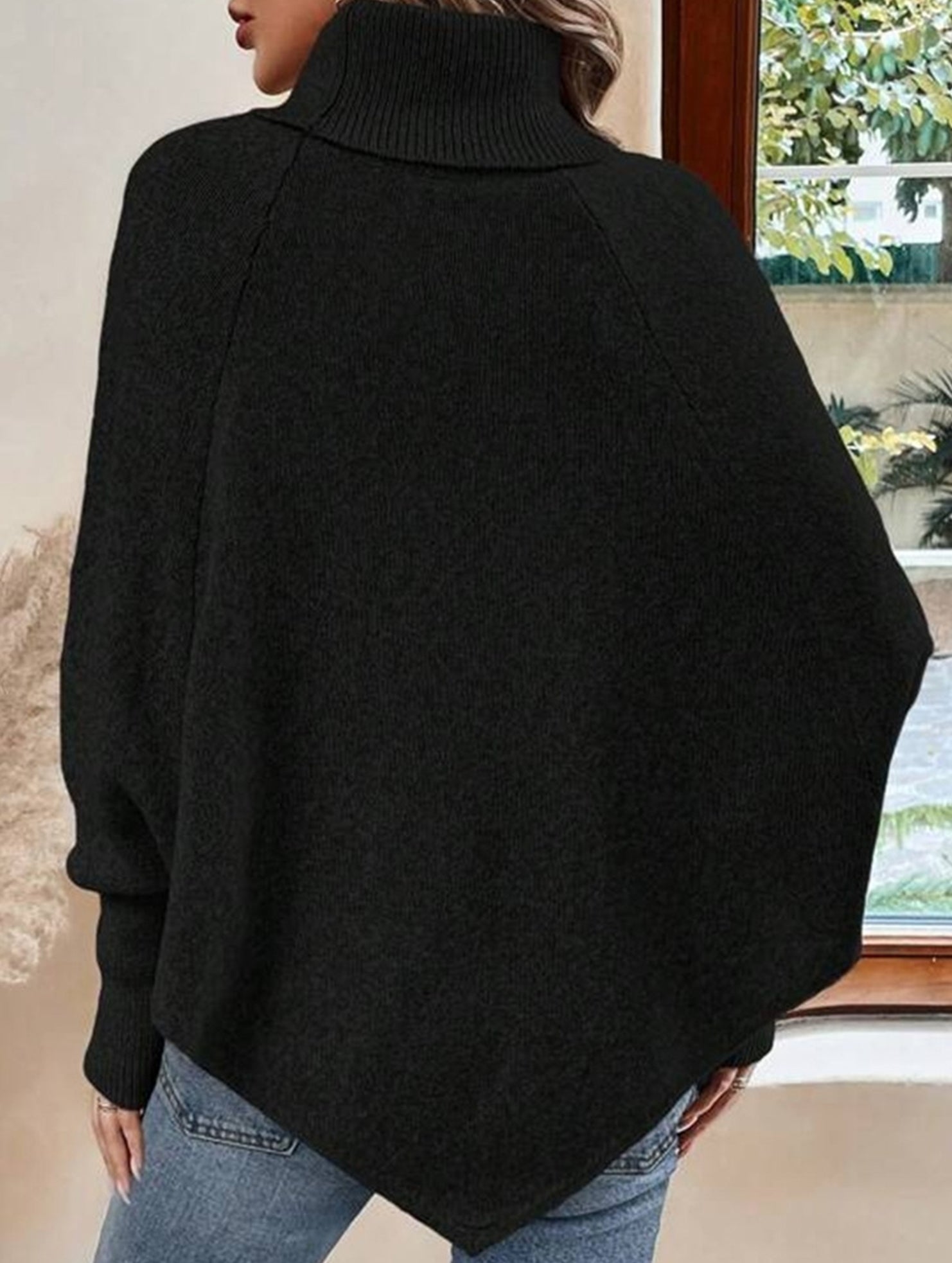 Stylish turtleneck long-sleeved knitwear