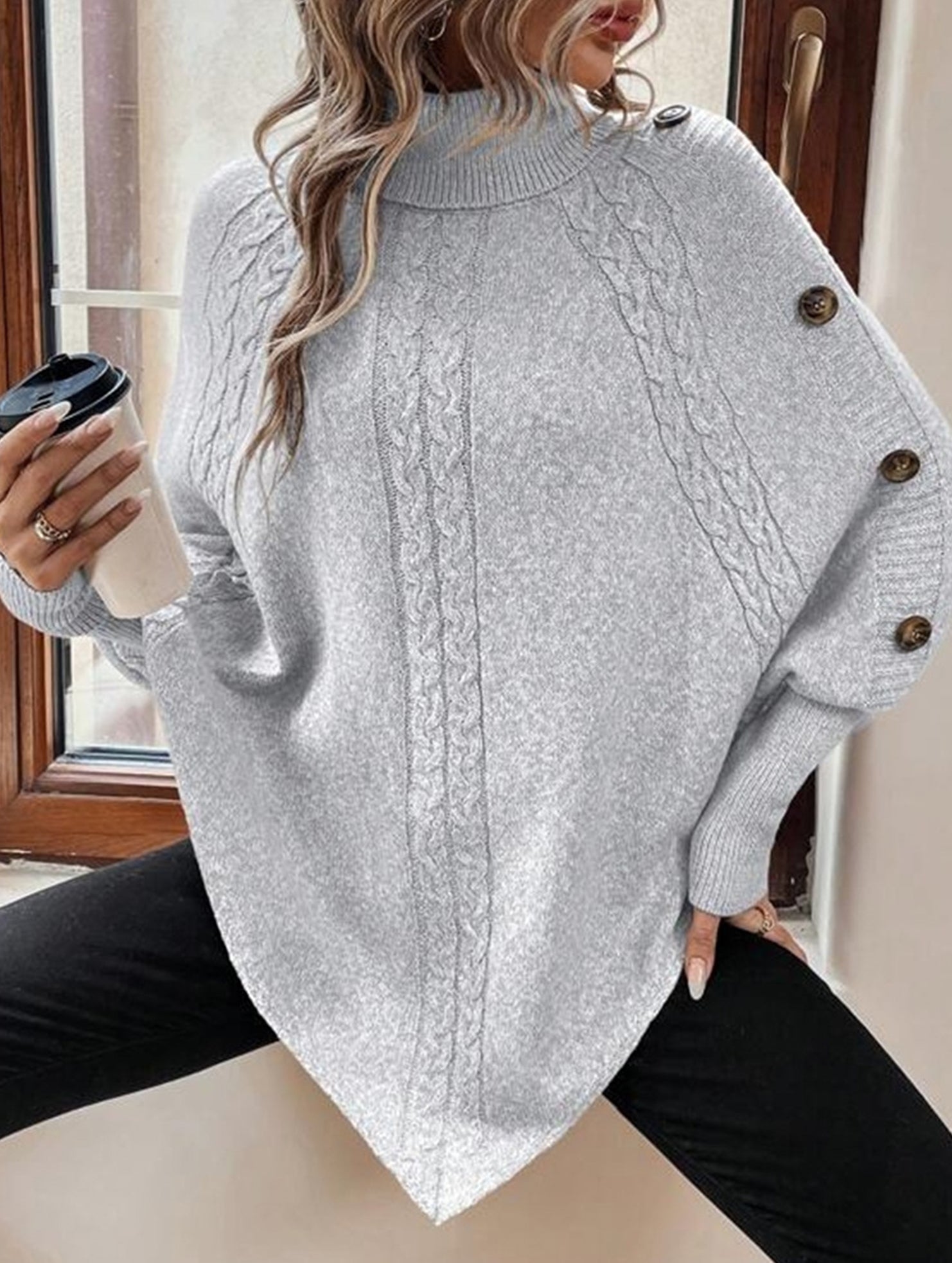 Stylish turtleneck long-sleeved knitwear