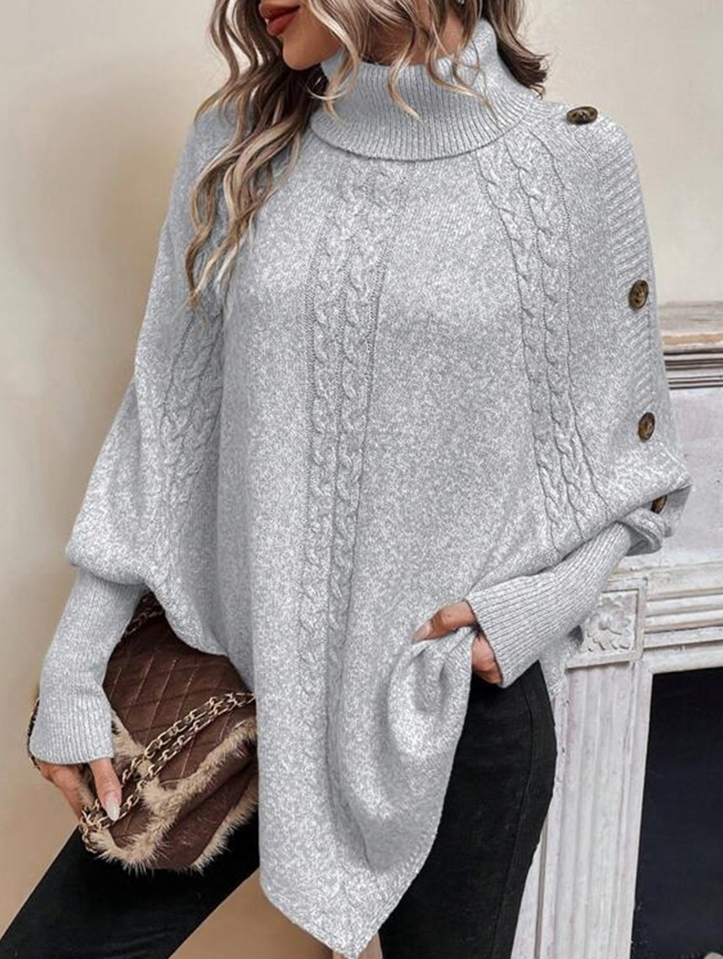 Stylish turtleneck long-sleeved knitwear