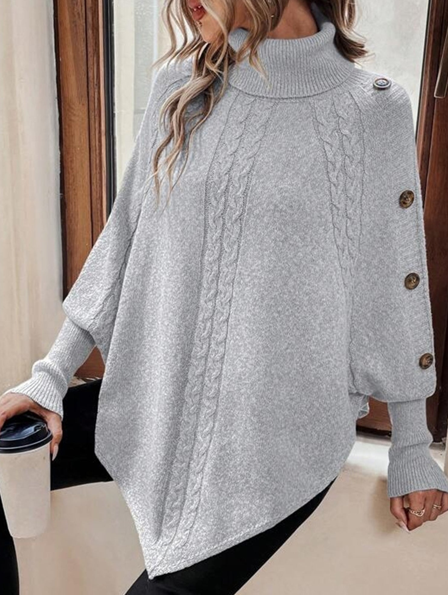 Stylish turtleneck long-sleeved knitwear