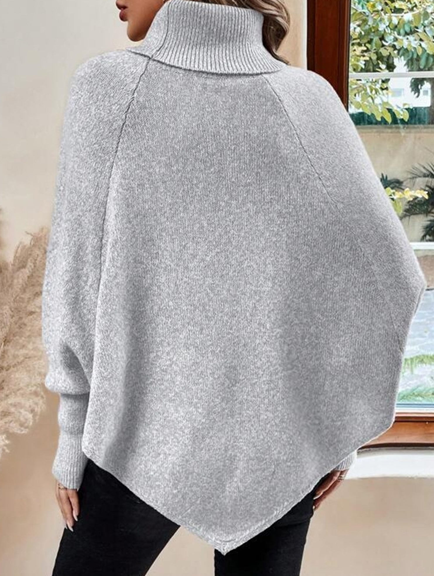 Stylish turtleneck long-sleeved knitwear