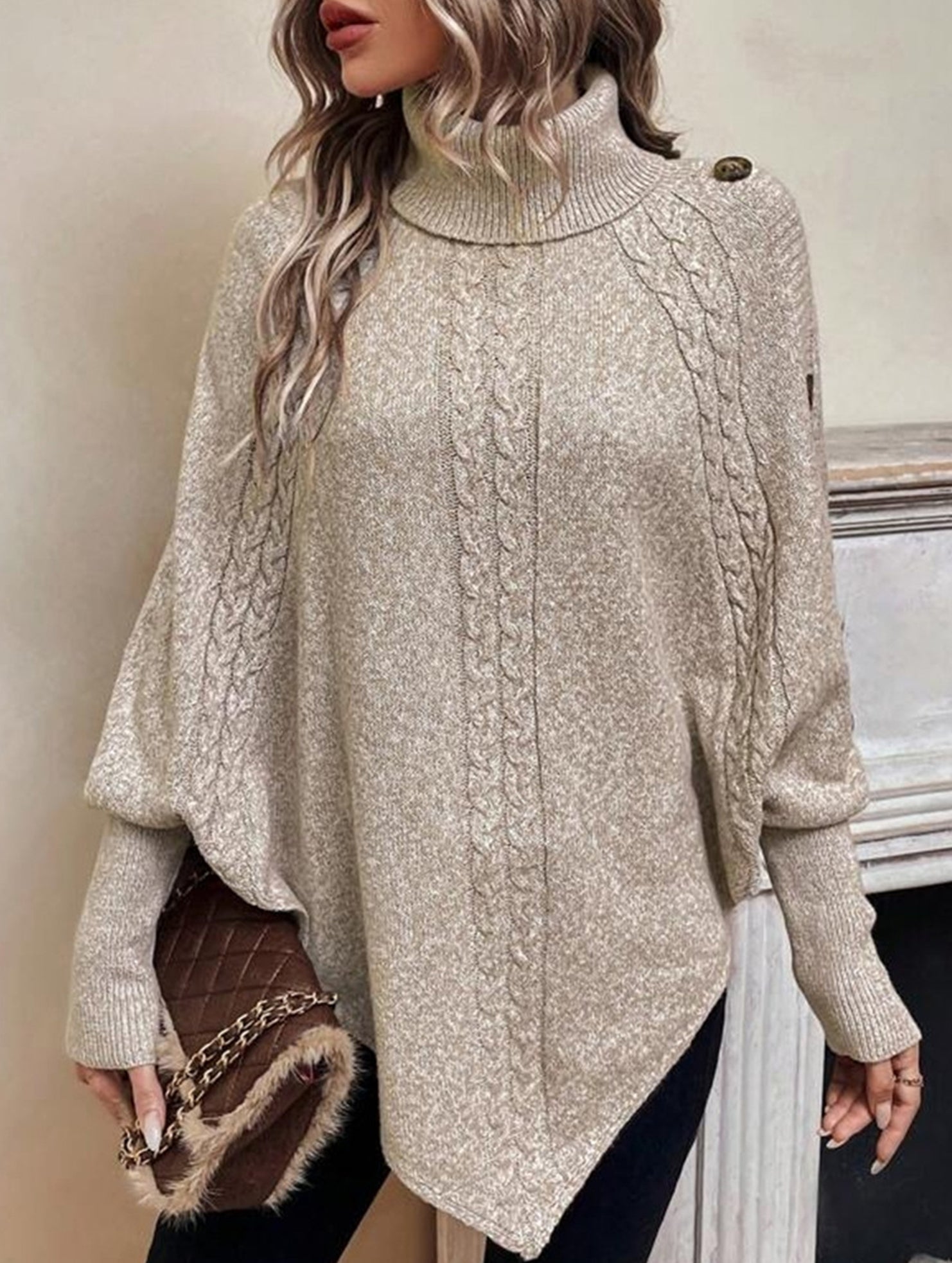 Stylish turtleneck long-sleeved knitwear