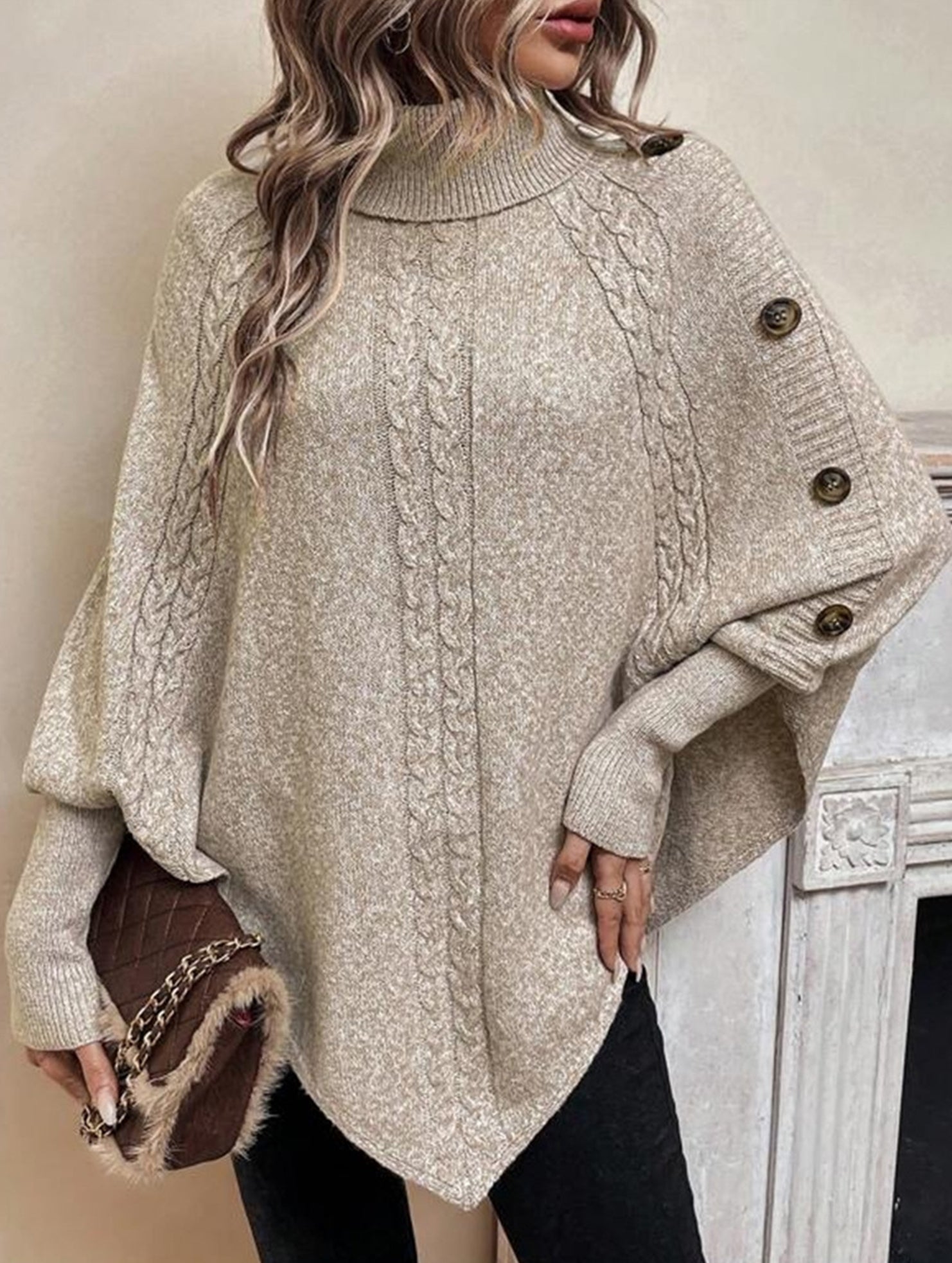 Stylish turtleneck long-sleeved knitwear