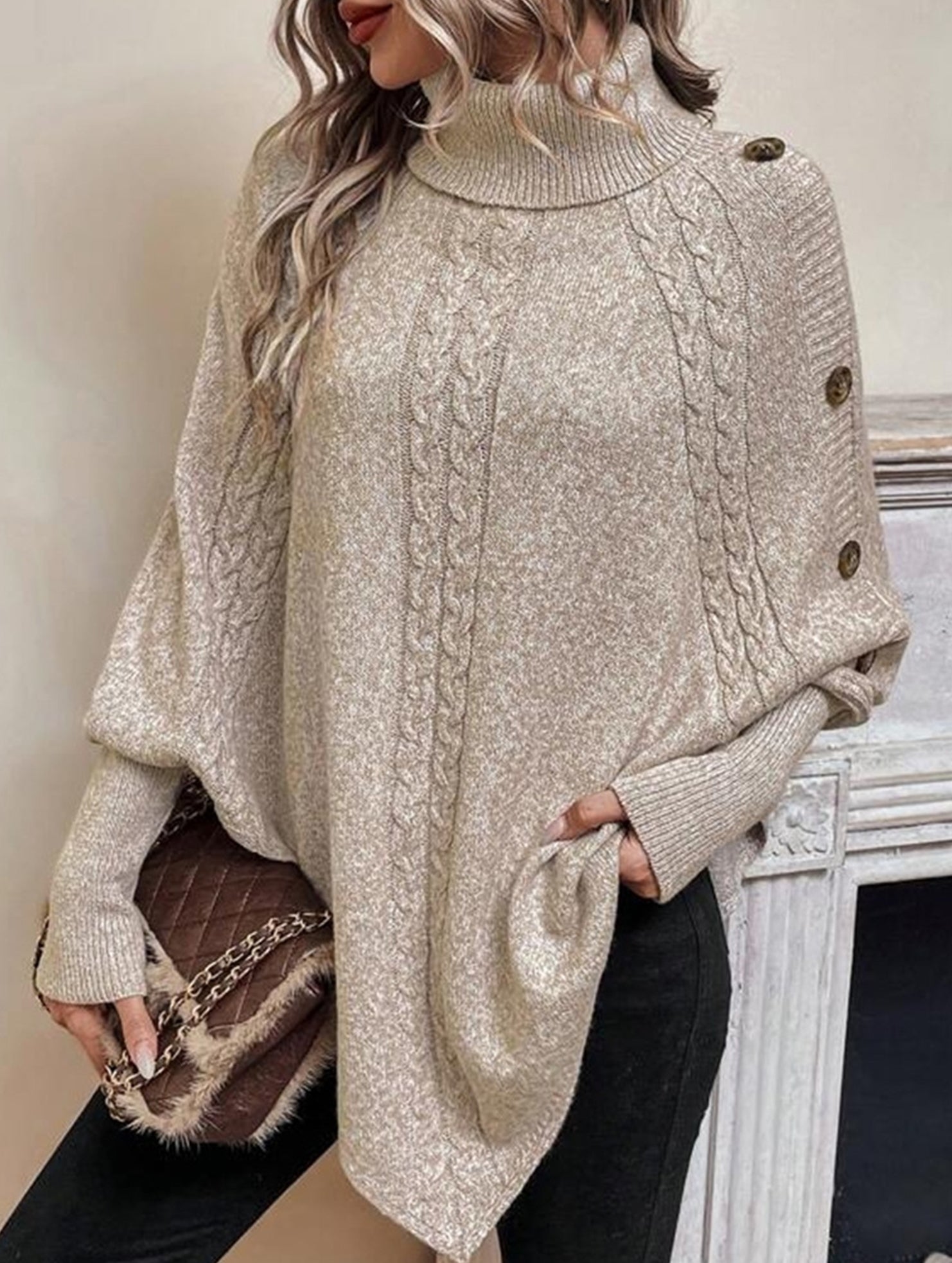 Stylish turtleneck long-sleeved knitwear