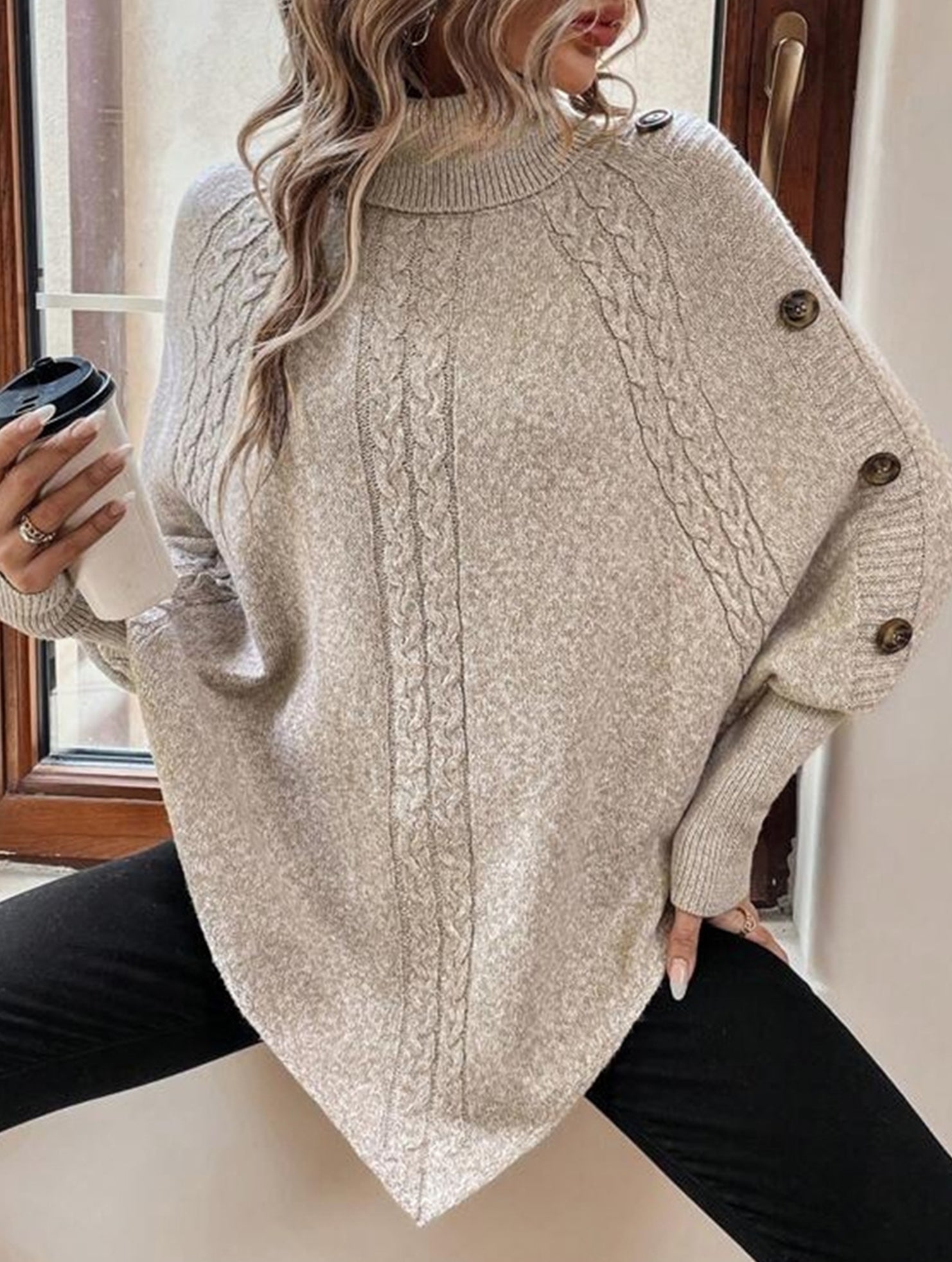 Stylish turtleneck long-sleeved knitwear